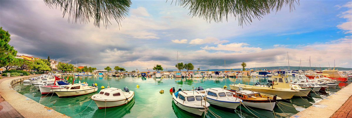 Fotobehang rustige haven met zeilboten
