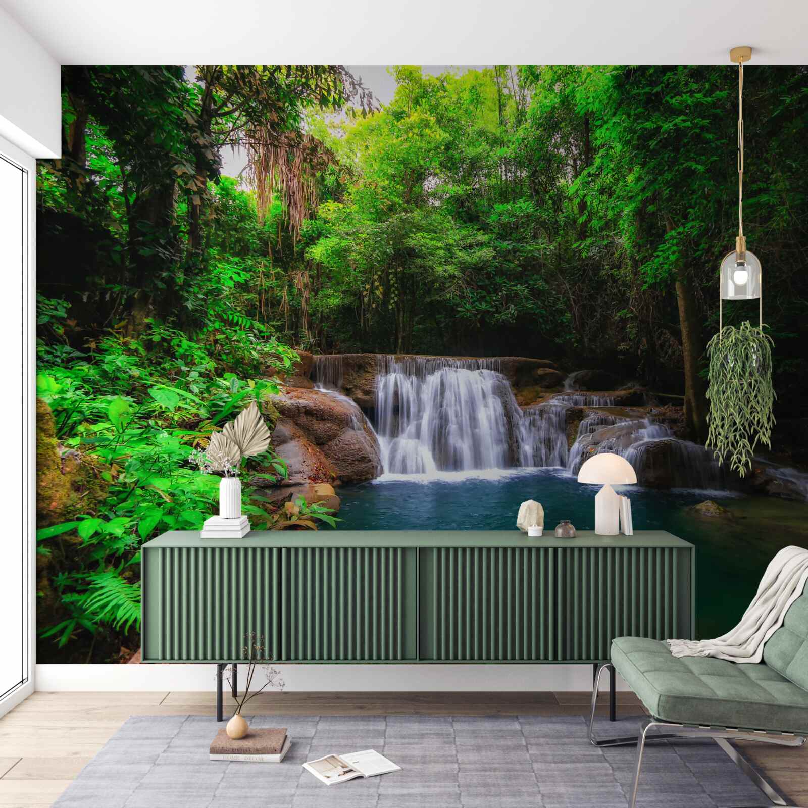 Fotobehang een verborgen waterval in de diepte van een groen bos