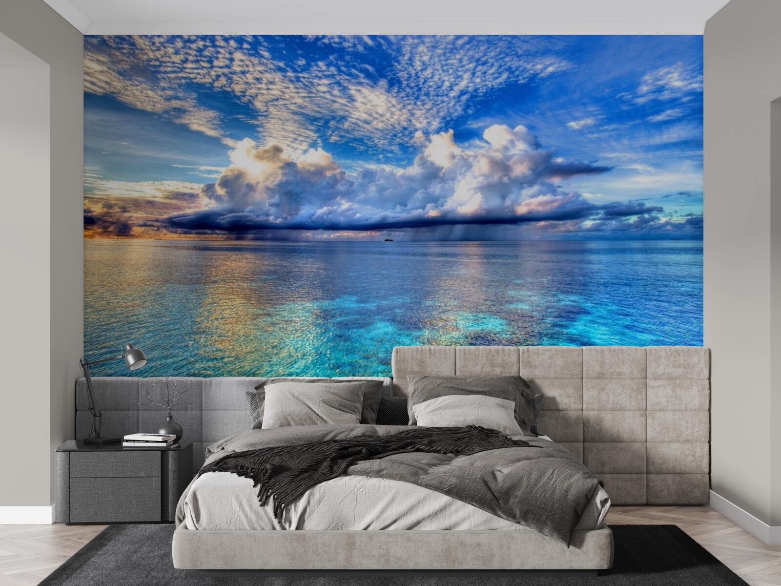 Fotobehang wolken drijven zachtjes over het blauwe wateroppervlak