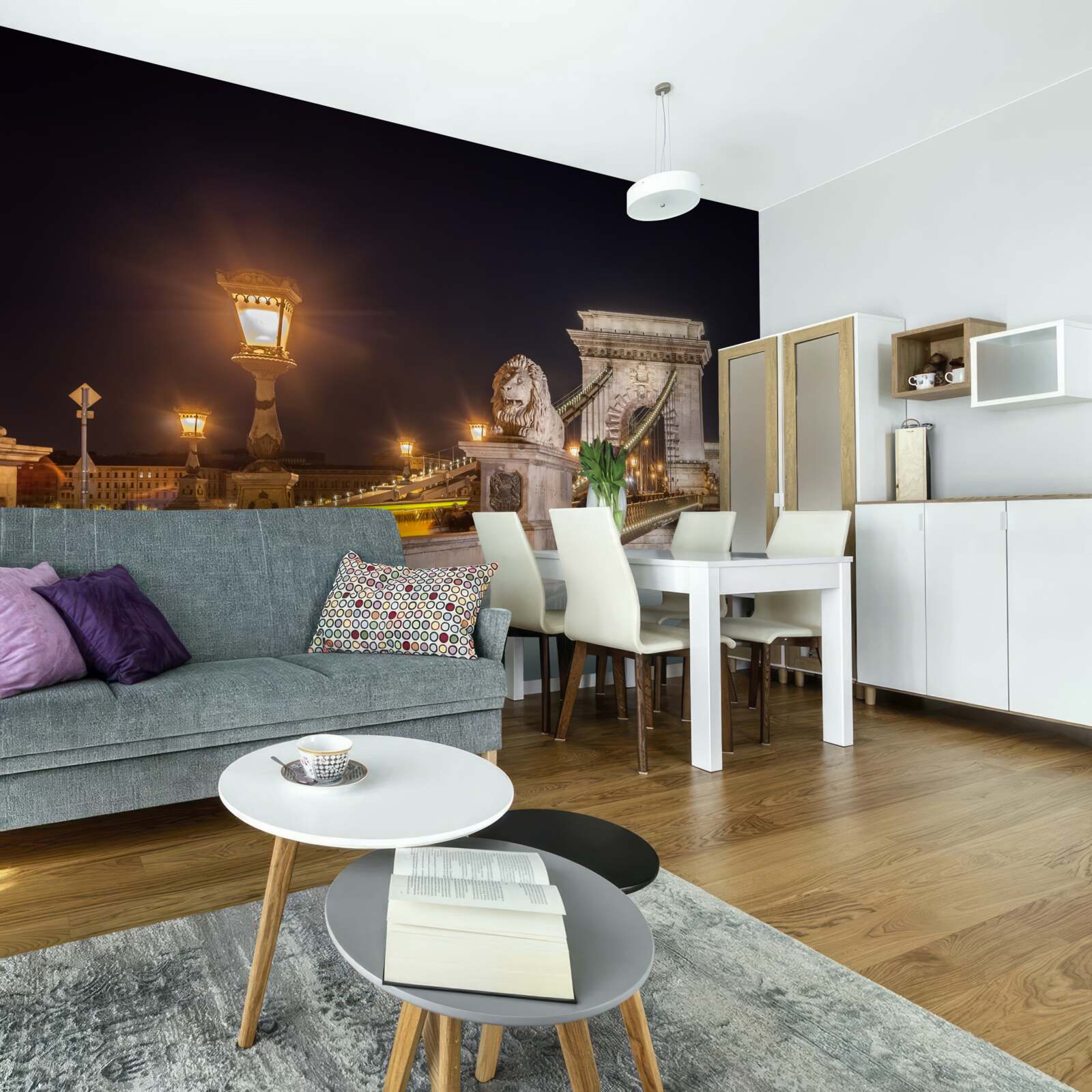 Fotobehang onbewoonde dijk en verwoeste brug