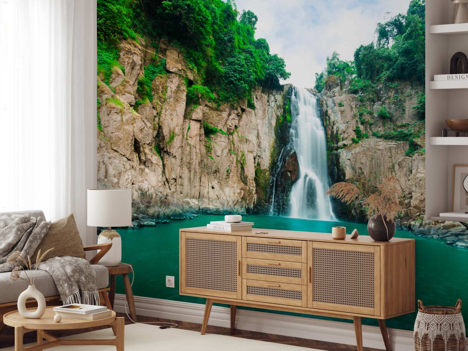 Fotobehang hoge waterval in de bergen