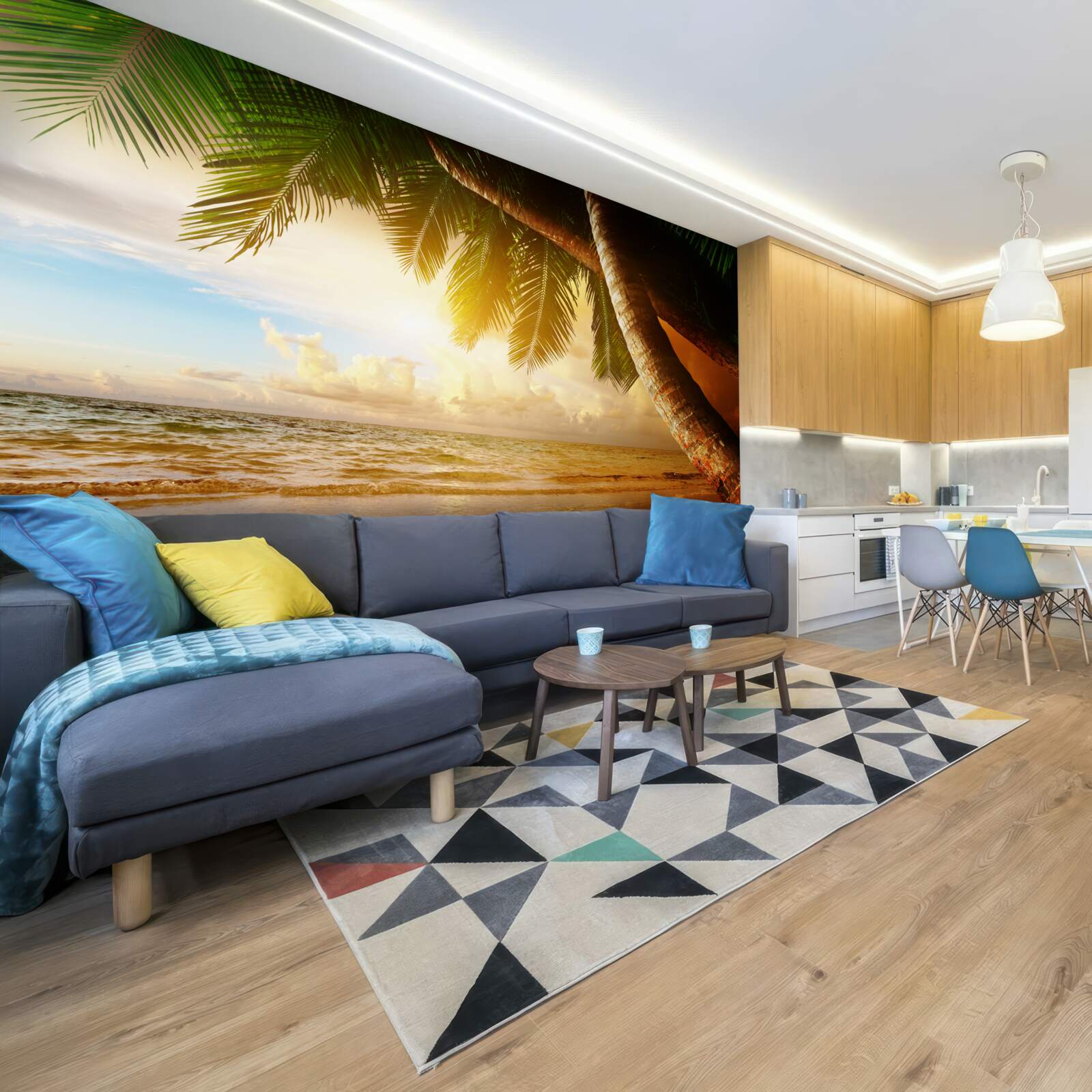 Fotobehang palmboom bij water bij zonsondergang in de tropen