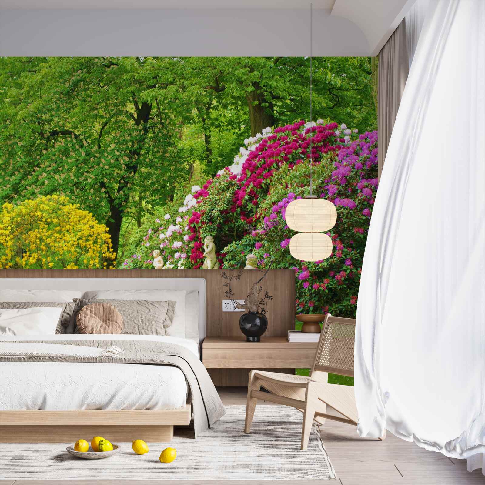 Fotobehang struiken van verschillende kleuren tussen het groen