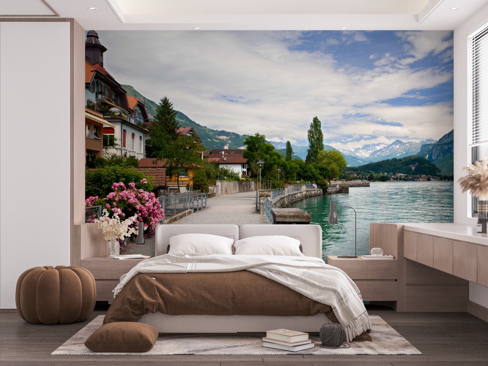 Fotobehang nederzetting in de bergen bij het stuwmeer