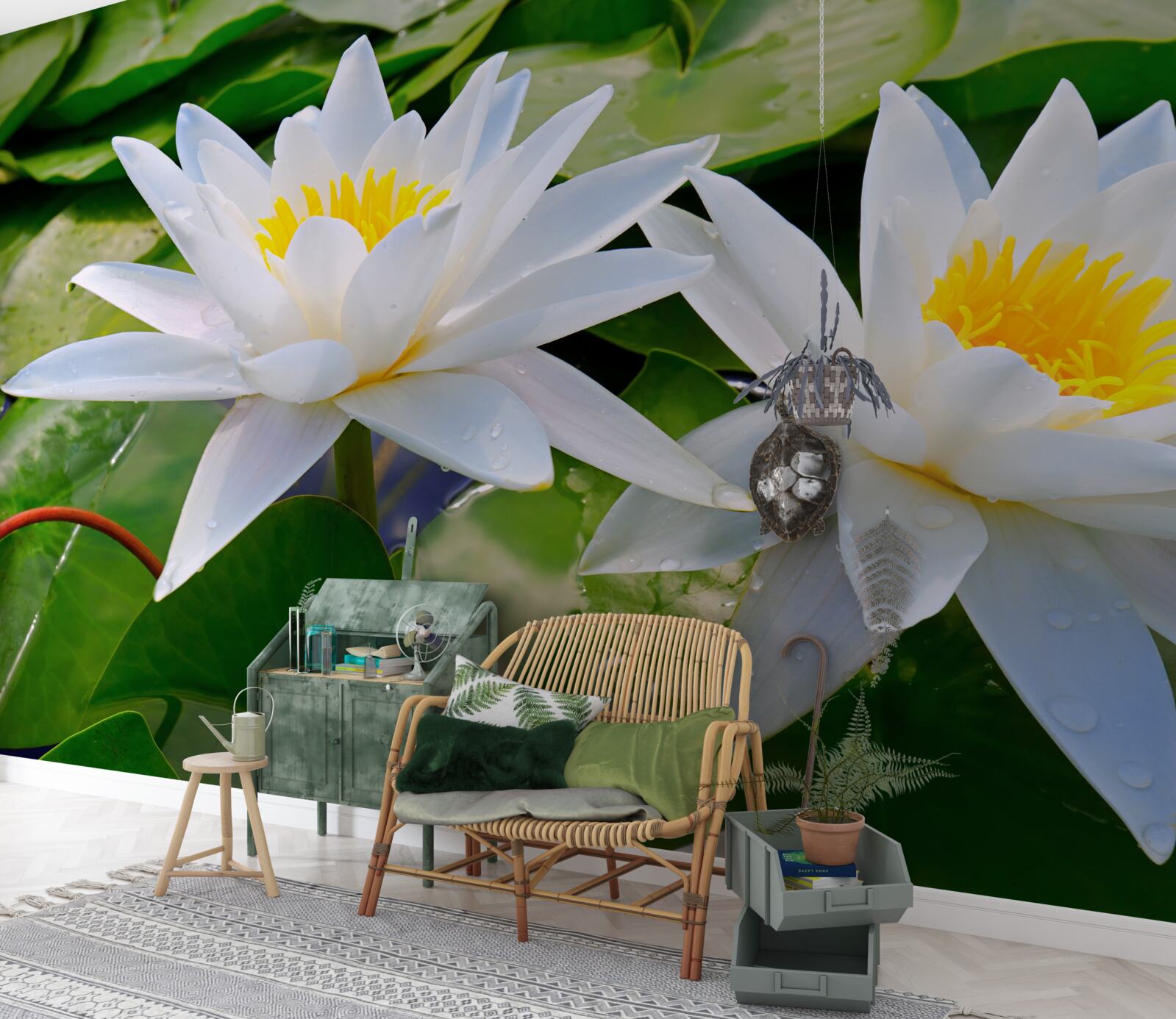 Fotobehang witte waterlelies tussen groene bladeren