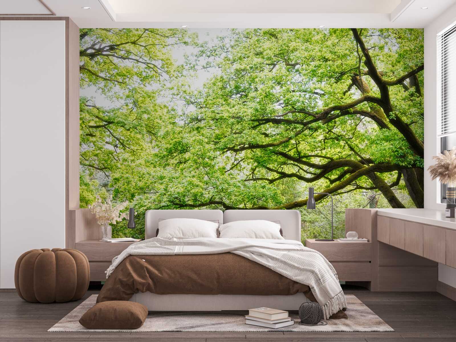 Fotobehang oude boom met groene bladeren op een zomerse dag