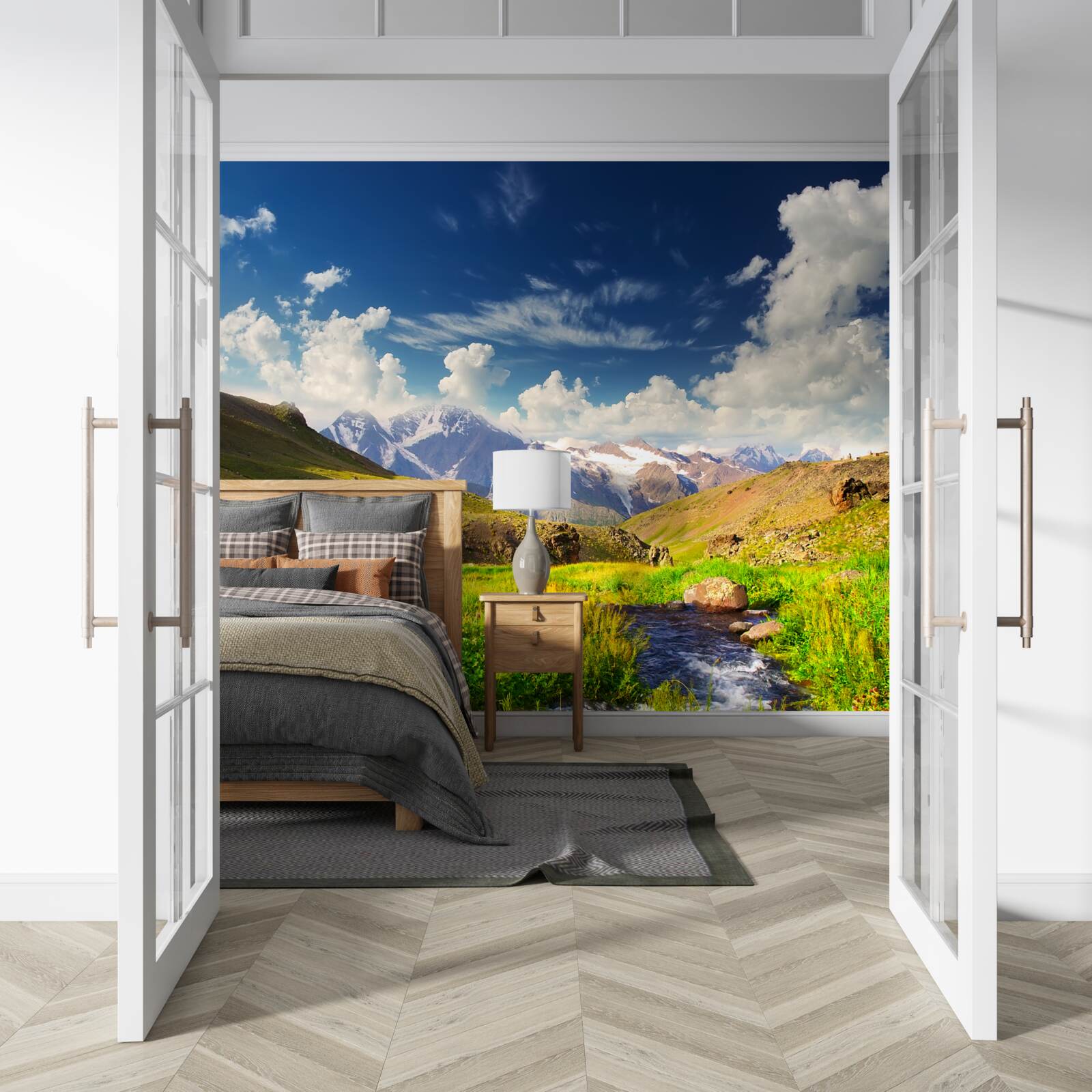 Fotobehang een rivier in de bergen die door weilanden stroomt