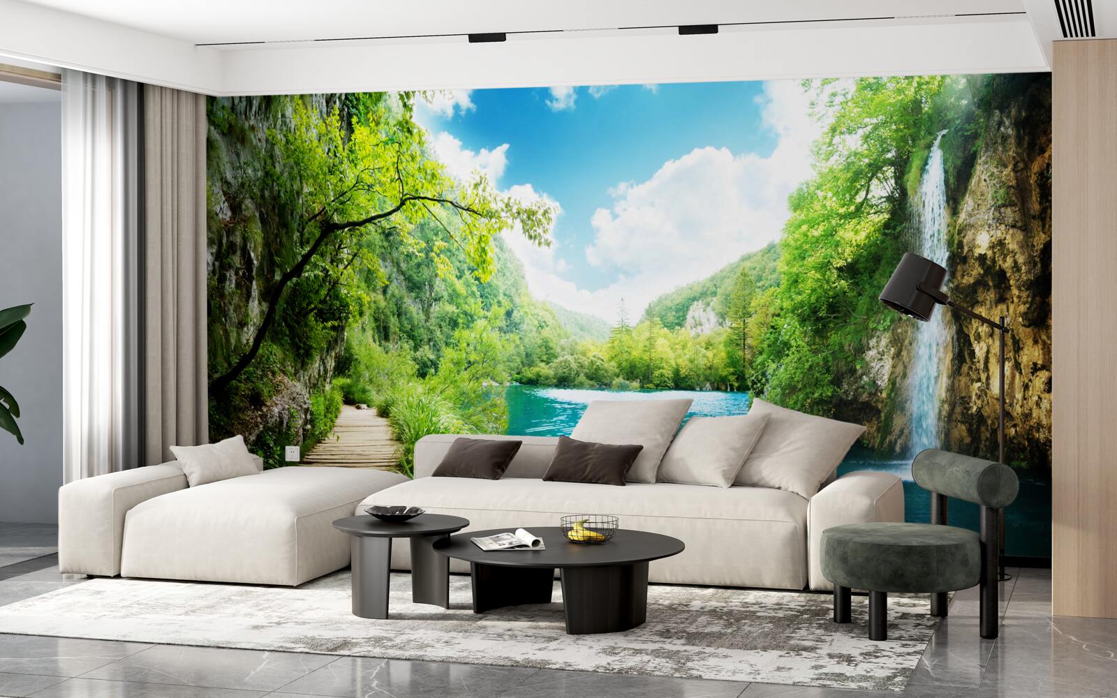 Fotobehang hoge waterval en pad door bosbomen