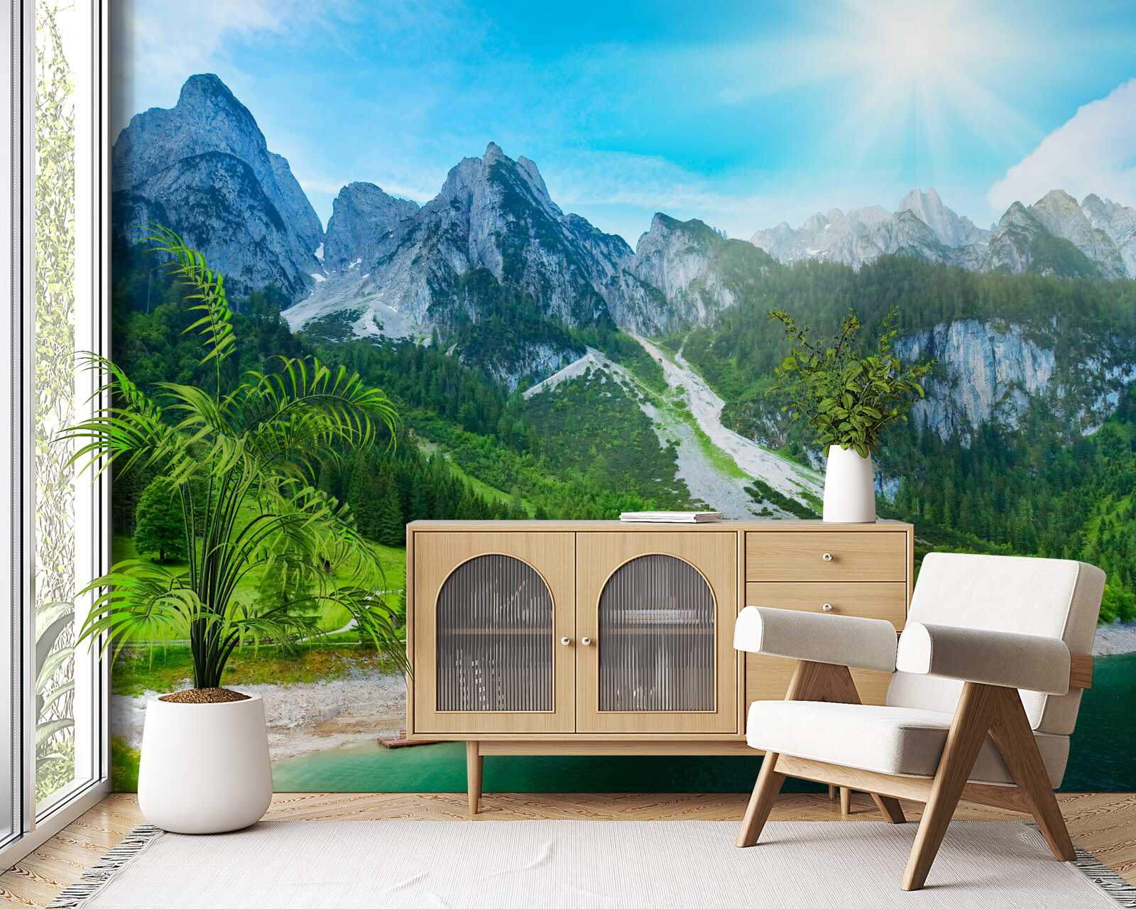 Fotobehang besneeuwde bergtoppen en groene bossen