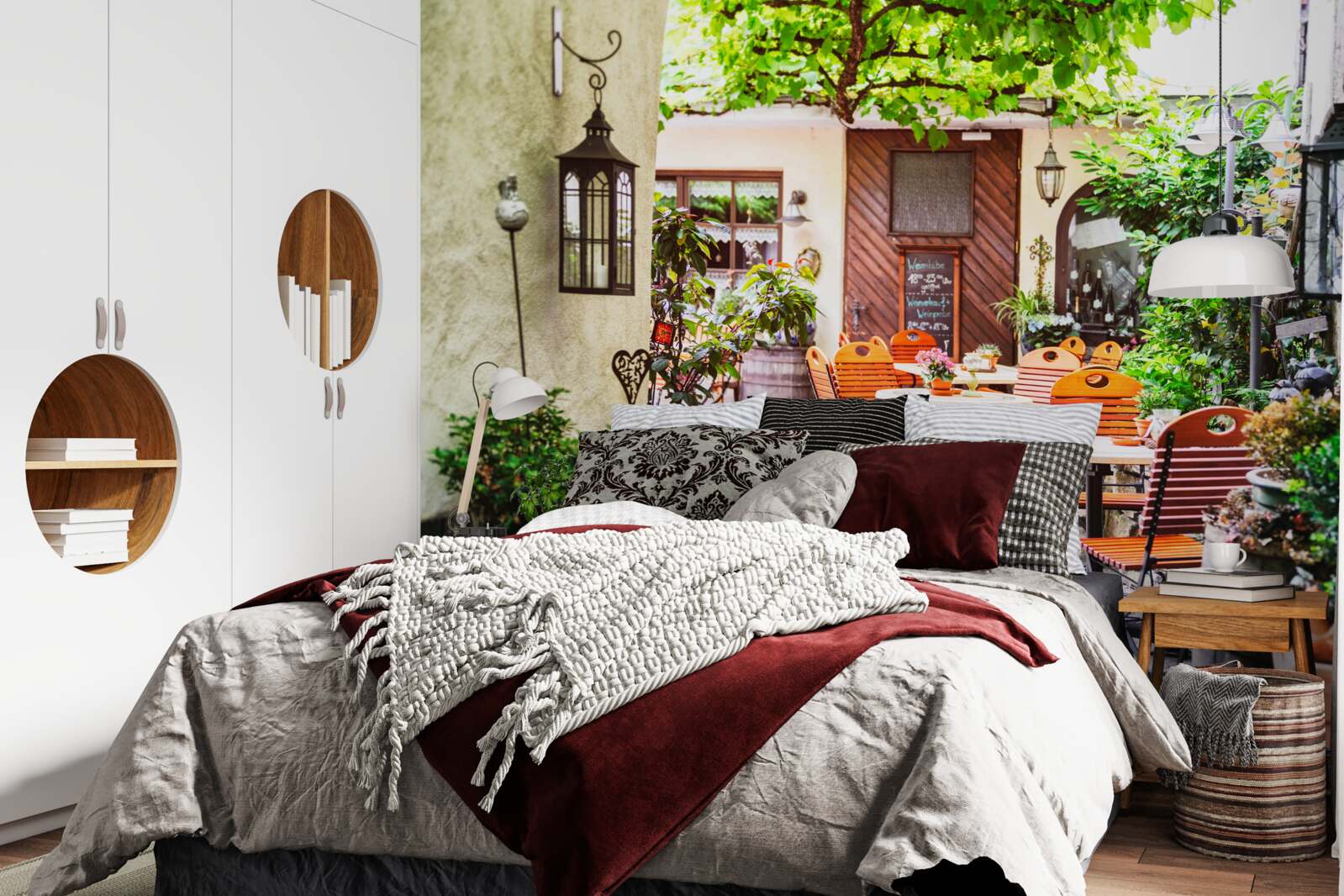 Fotobehang klein café met een tafel in het historische deel van de stad