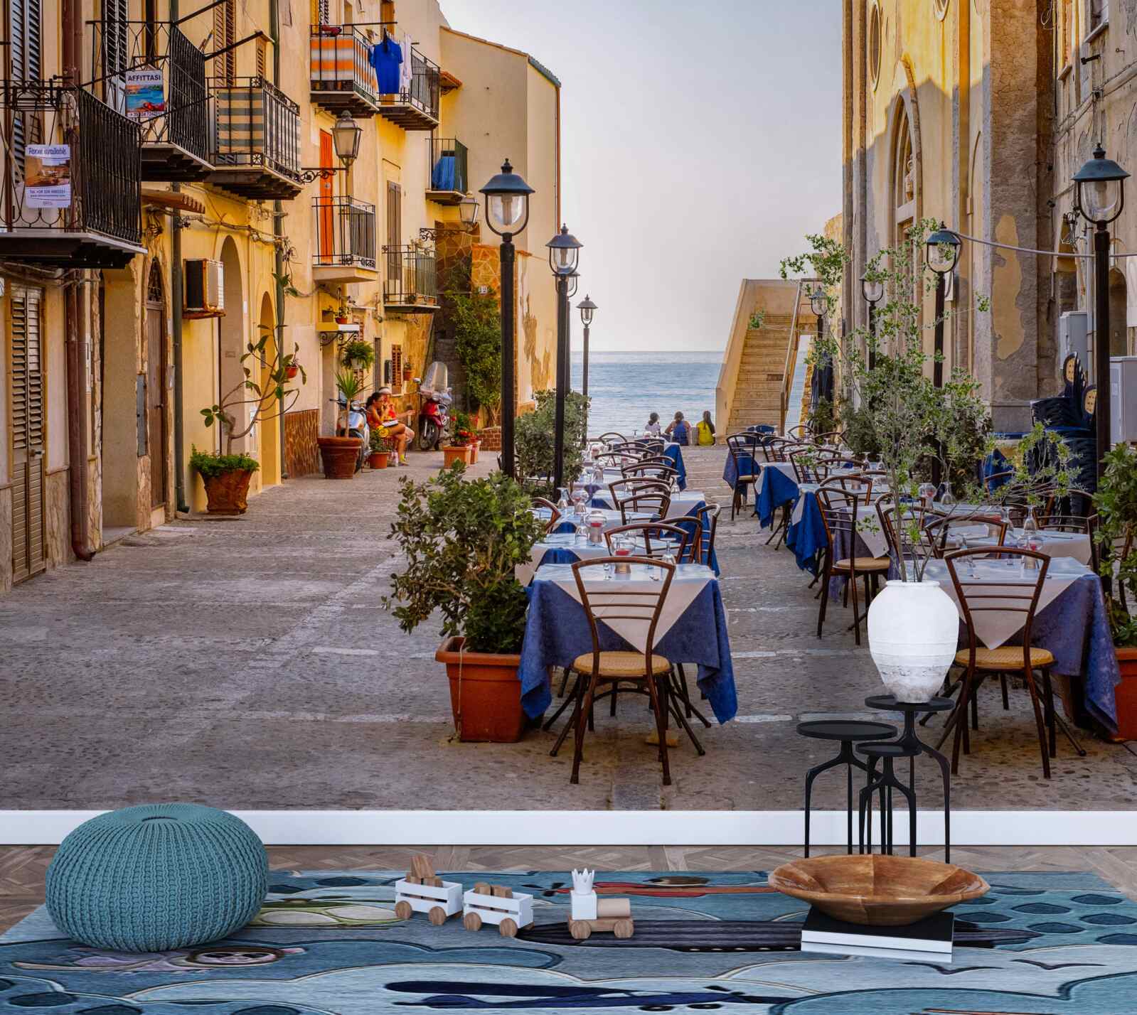 Fotobehang faciliteit aan de oever in het historische deel van de stad