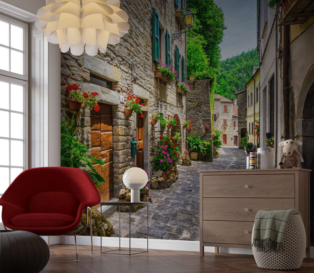 Fotobehang oude stenen straat van de stad, omgeven door groen