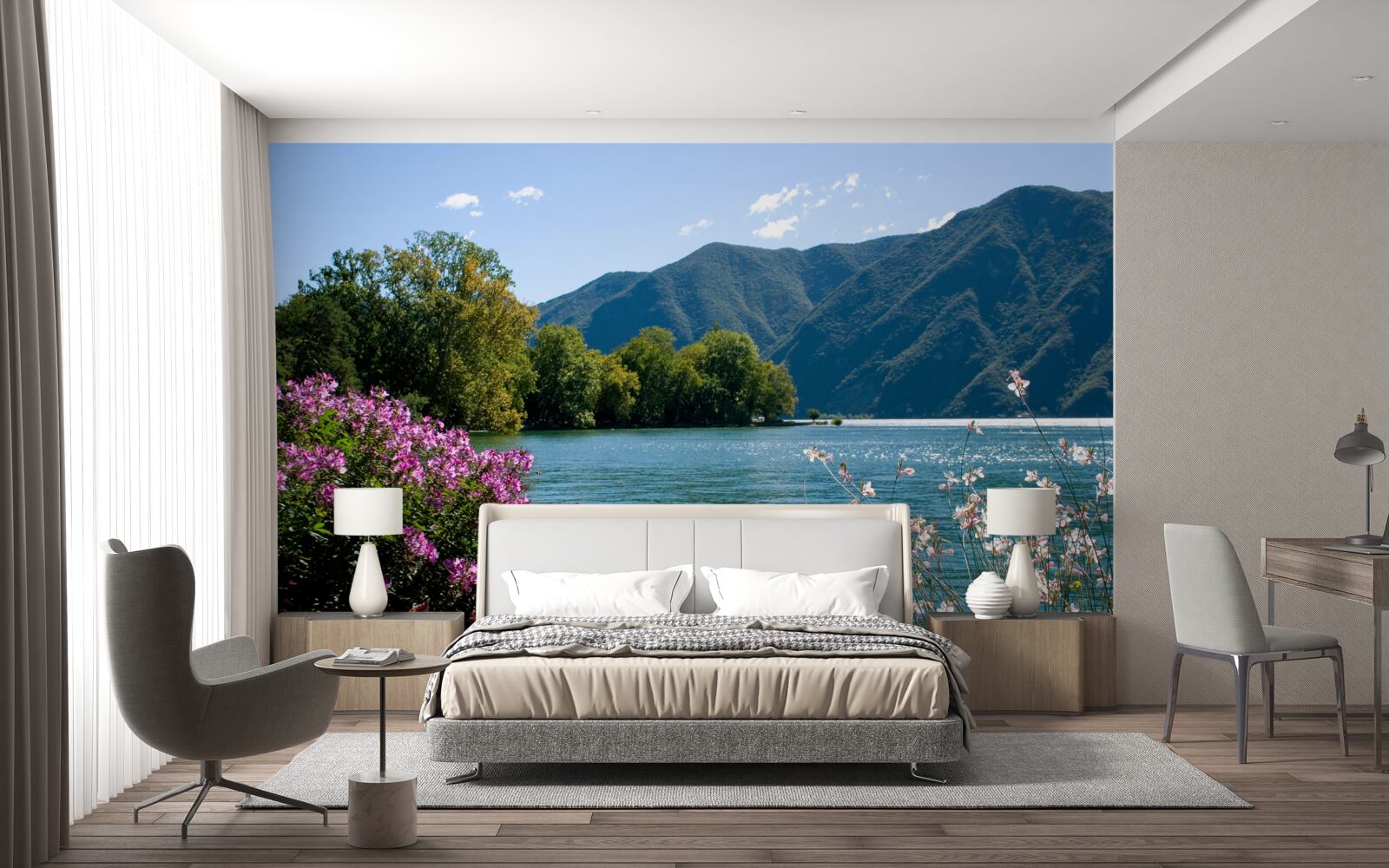 Fotobehang vredig bergmeer en bloeiende zomerplanten