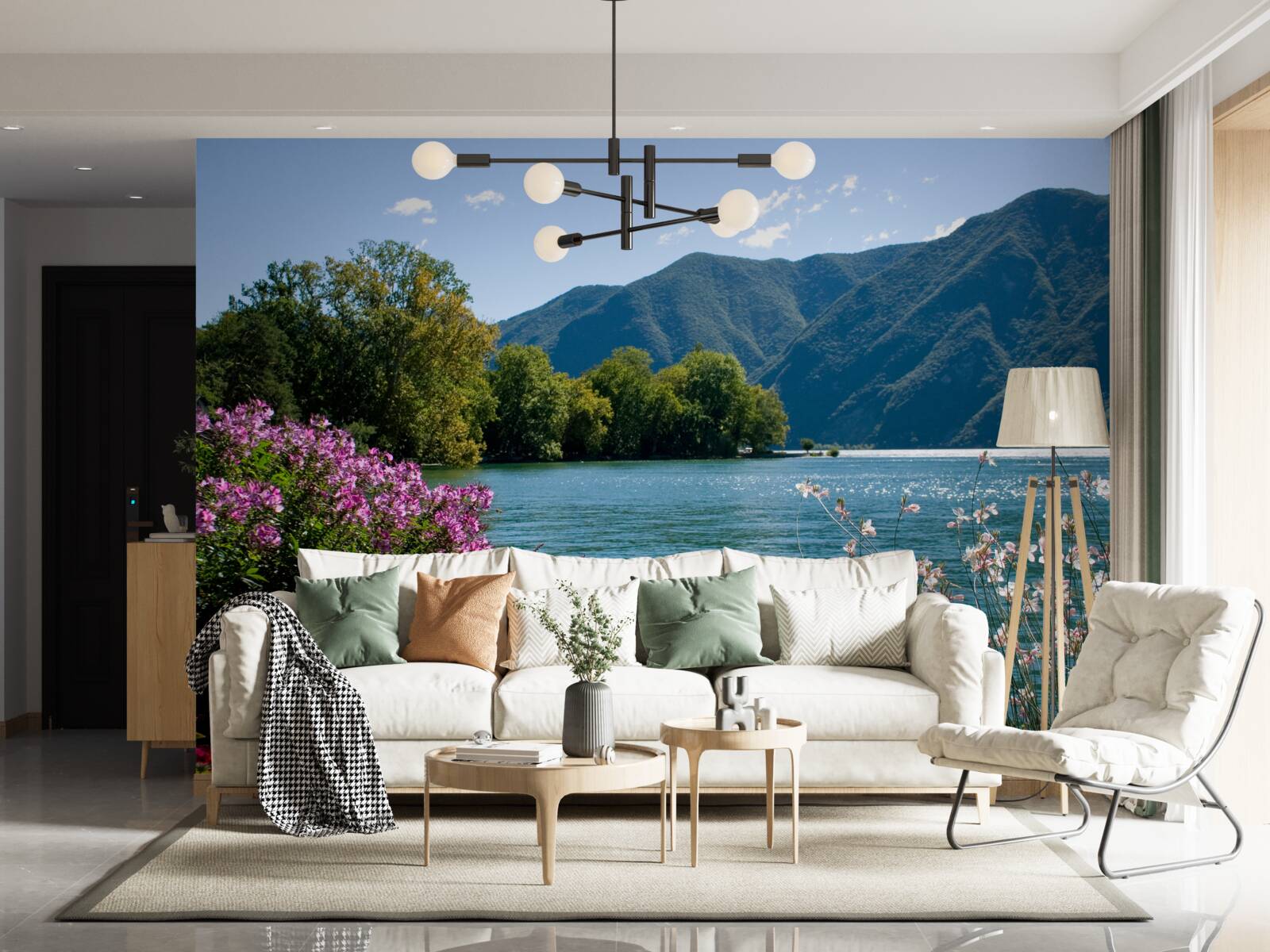 Fotobehang vredig bergmeer en bloeiende zomerplanten