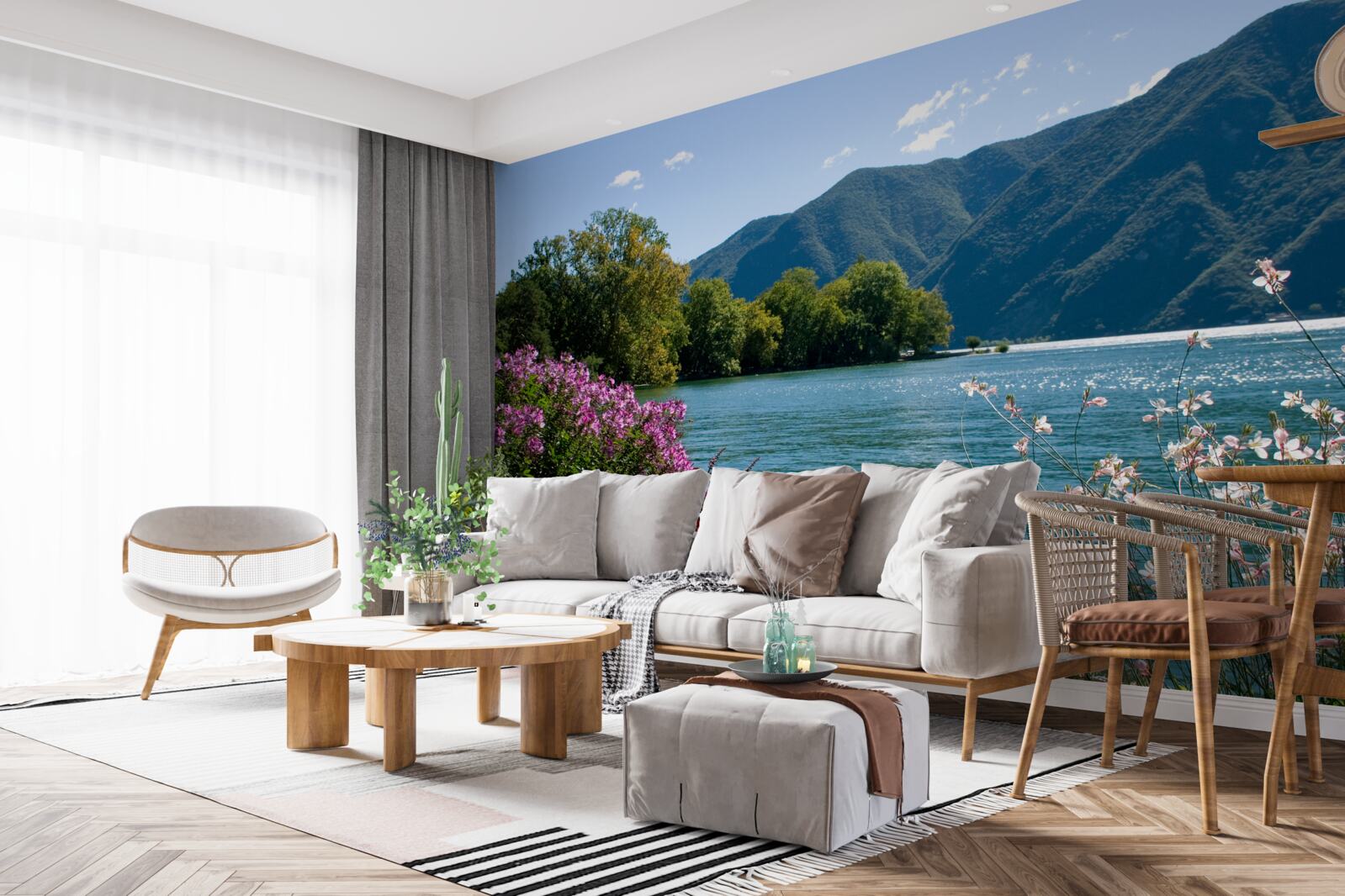 Fotobehang vredig bergmeer en bloeiende zomerplanten