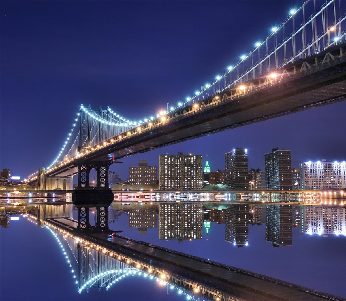 Fotobehang reflectie van de brooklyn bridge in het water