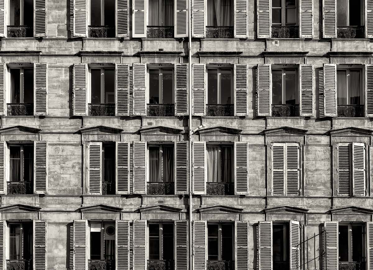 Fotobehang raamventilatoren in een zwart-wit palet
