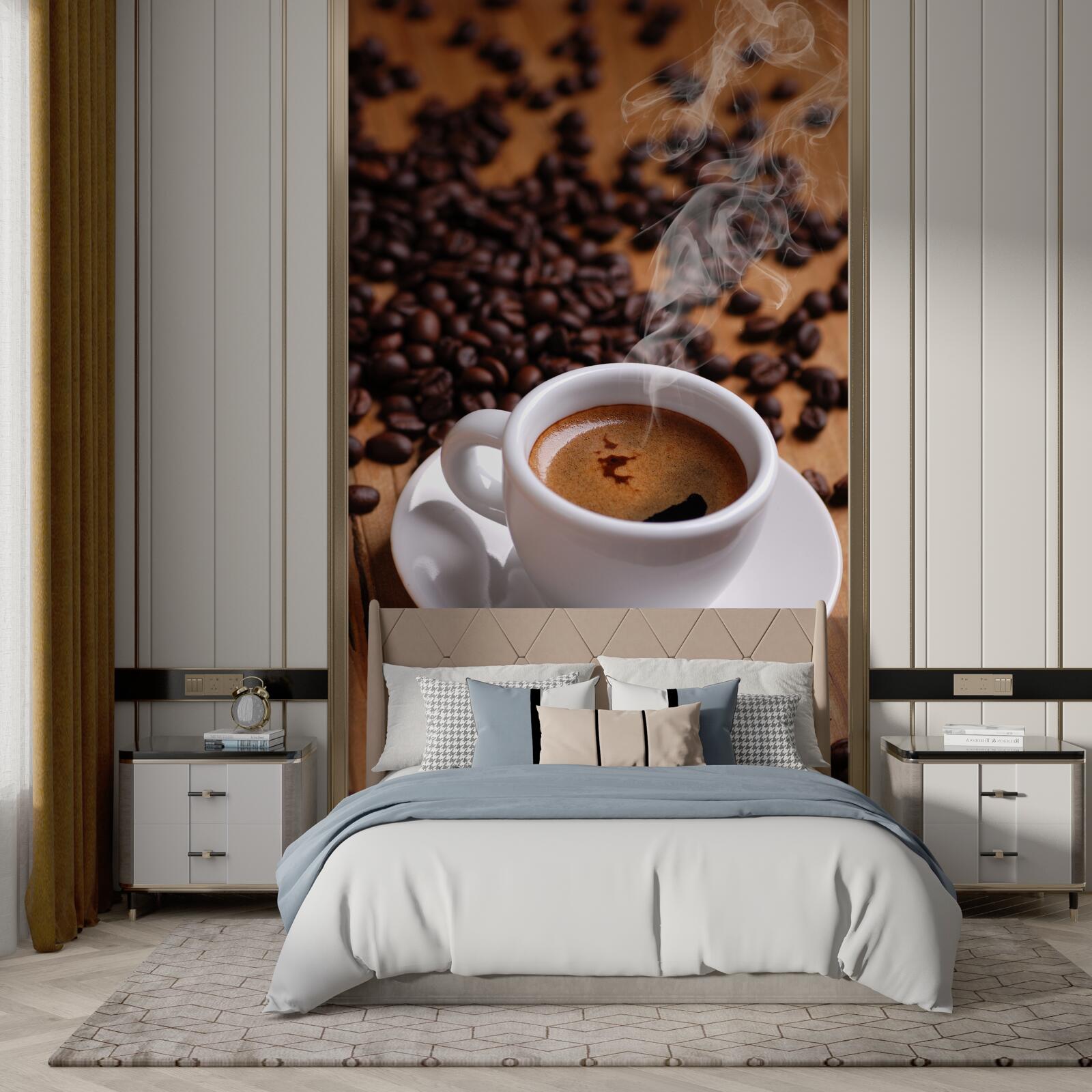 Fotobehang kopje koffie met aroma-emitterende bonen