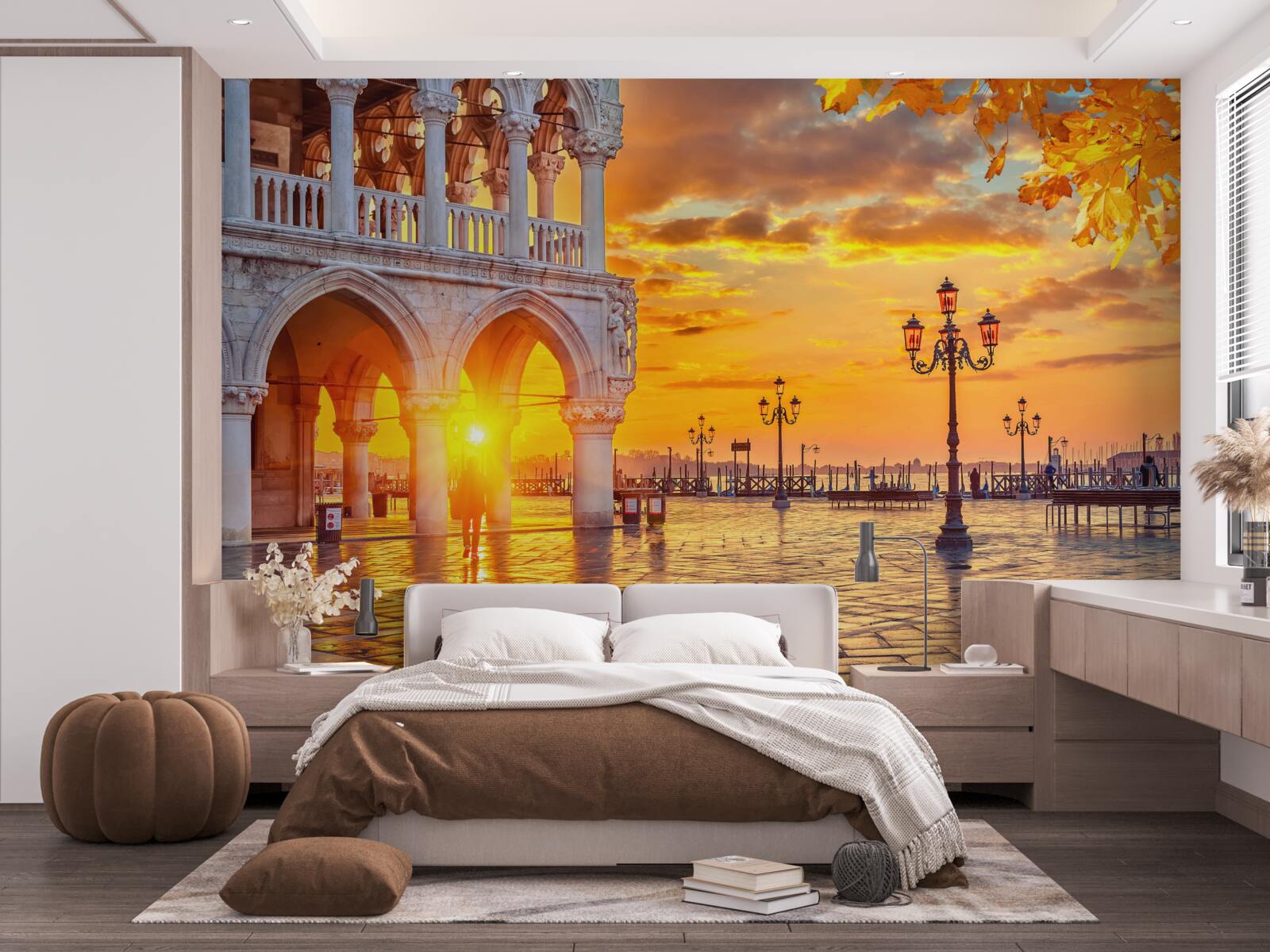 Fotobehang warme, heldere stralen van de zonsondergang boven het centrale plein