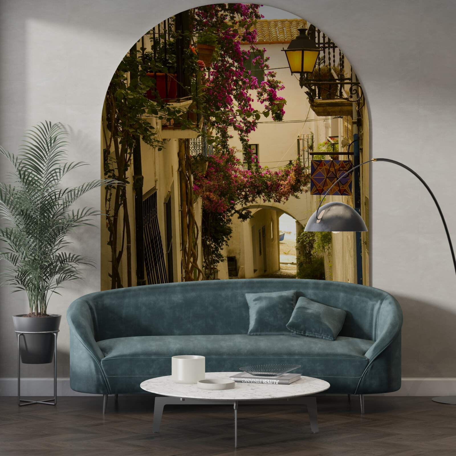 Fotobehang oude straat omringd door bloemen en zonlicht