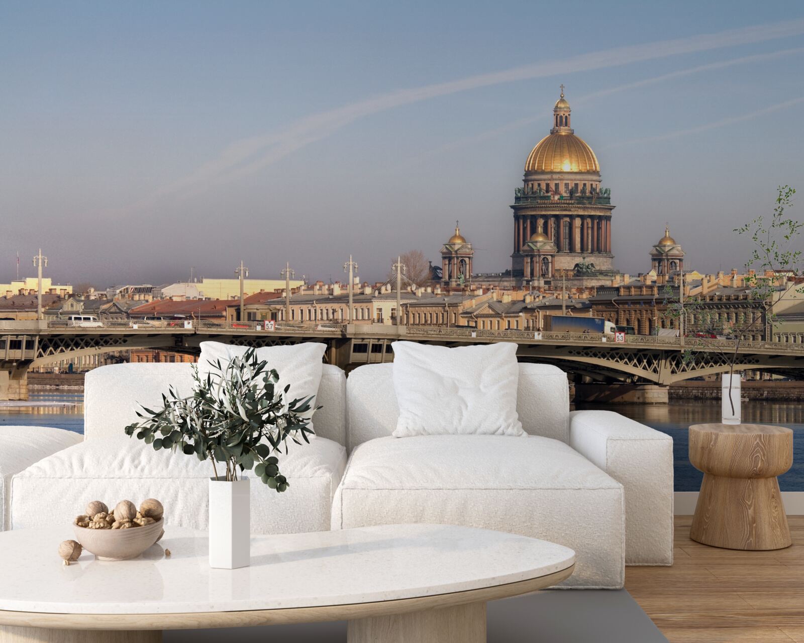Fotobehang koepel van de kerk van goud tegen de skyline van de stad