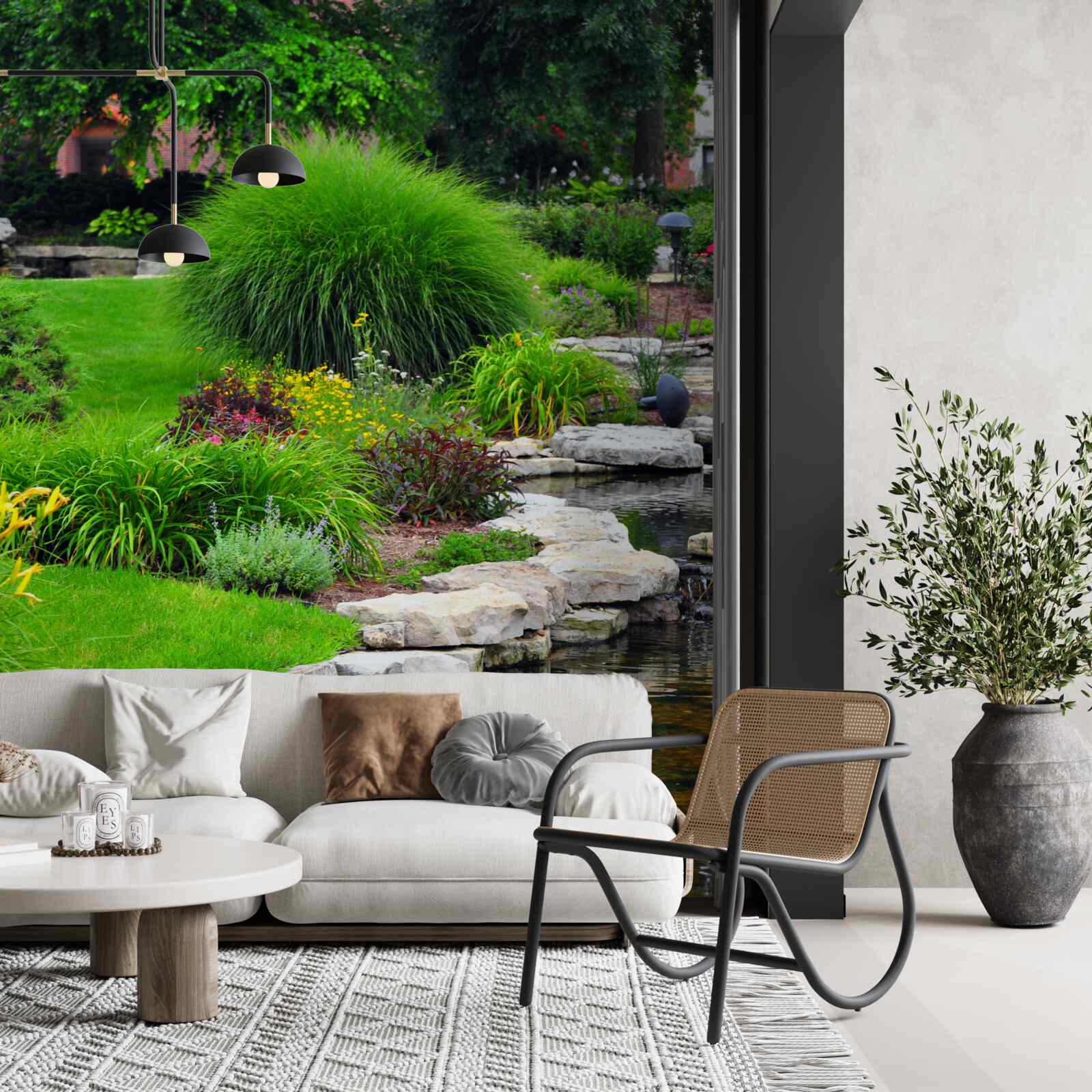 Fotobehang bloemen bij een vijver in de tuin