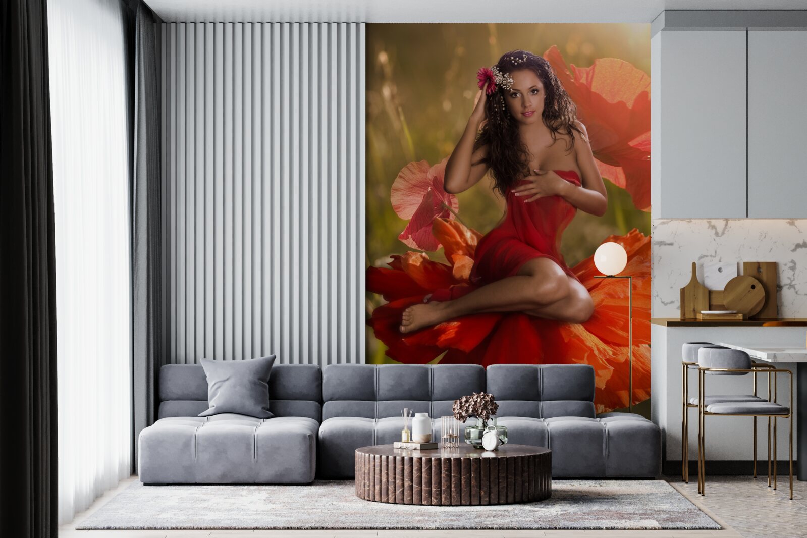 Fotobehang meisje op een scharlakenrode klaproosbloem