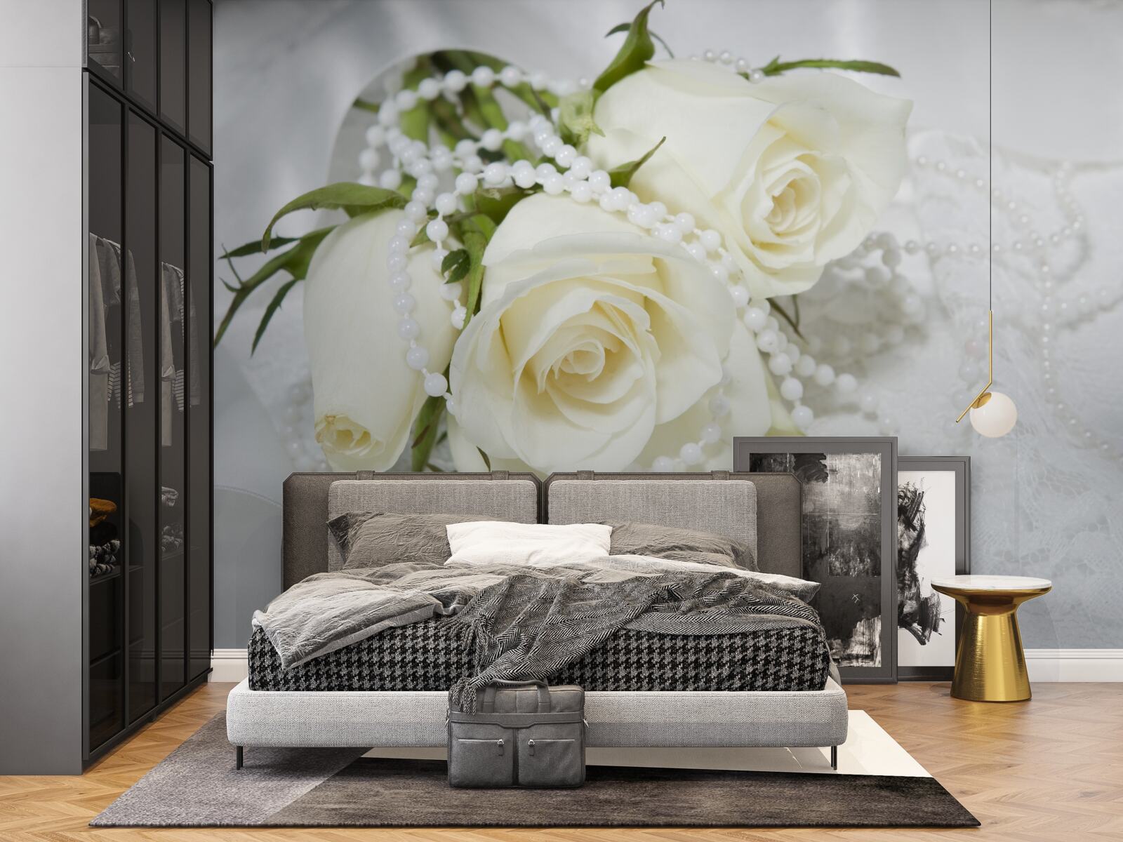 Fotobehang compositie van witte rozen met parelkraaltjes