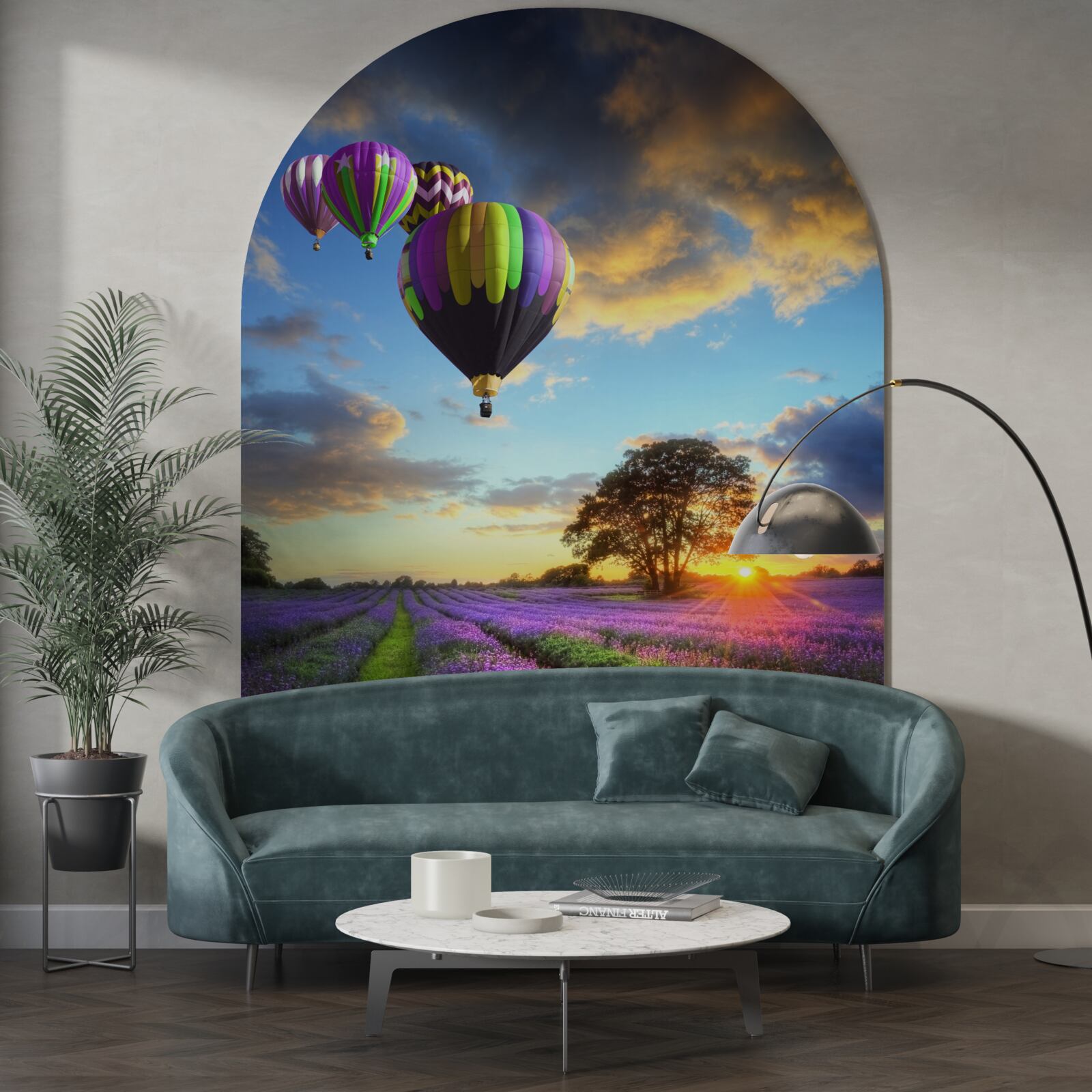 Fotobehang een heldere heteluchtballon zwevend boven een lavendelveld