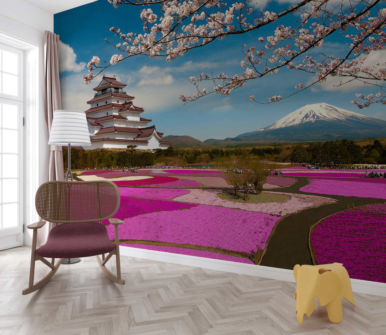 Fotobehang bij het Japanse huis zijn weelderige tuinen met tulpen