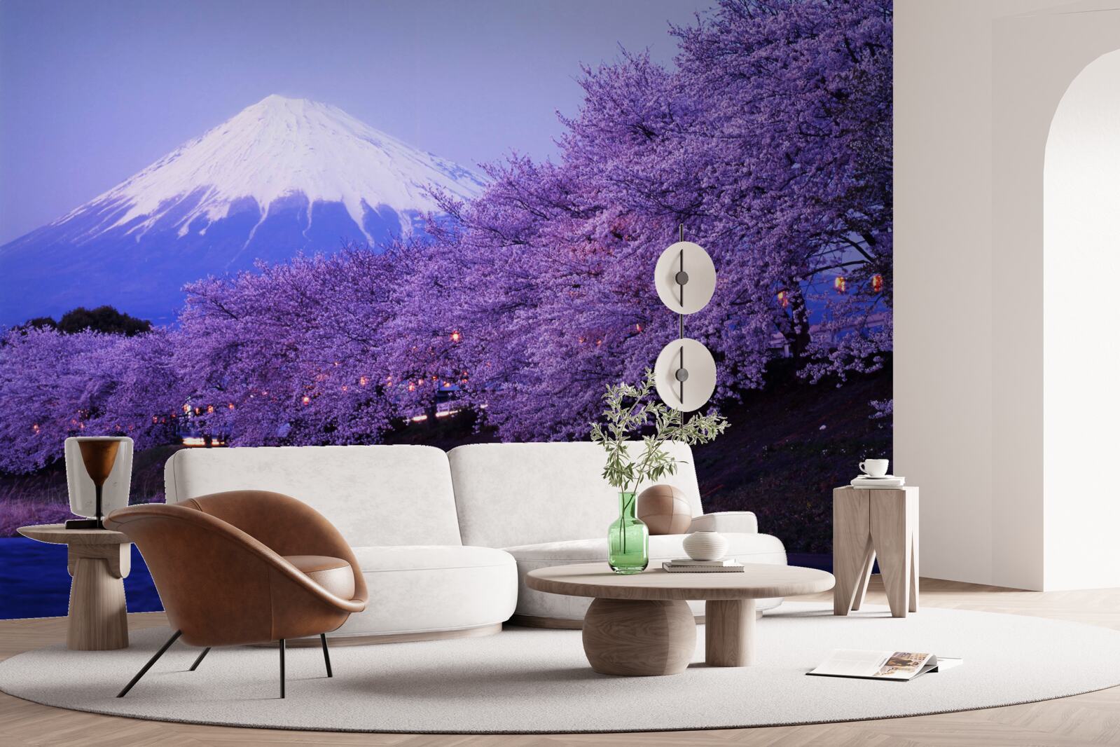 Fotobehang bomen met bloeiende paarse bloemen tegen de achtergrond van Mt. fuji