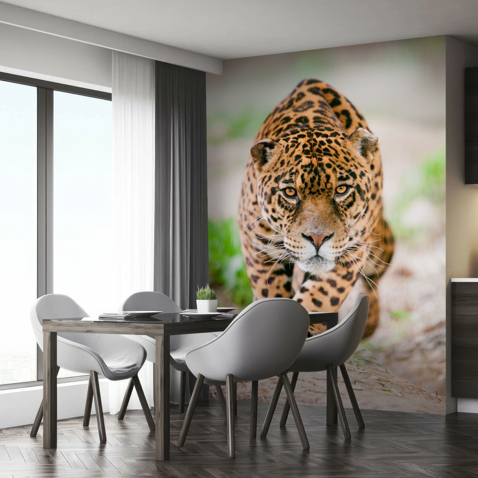 Fotobehang een loerend luipaard met amberkleurige ogen