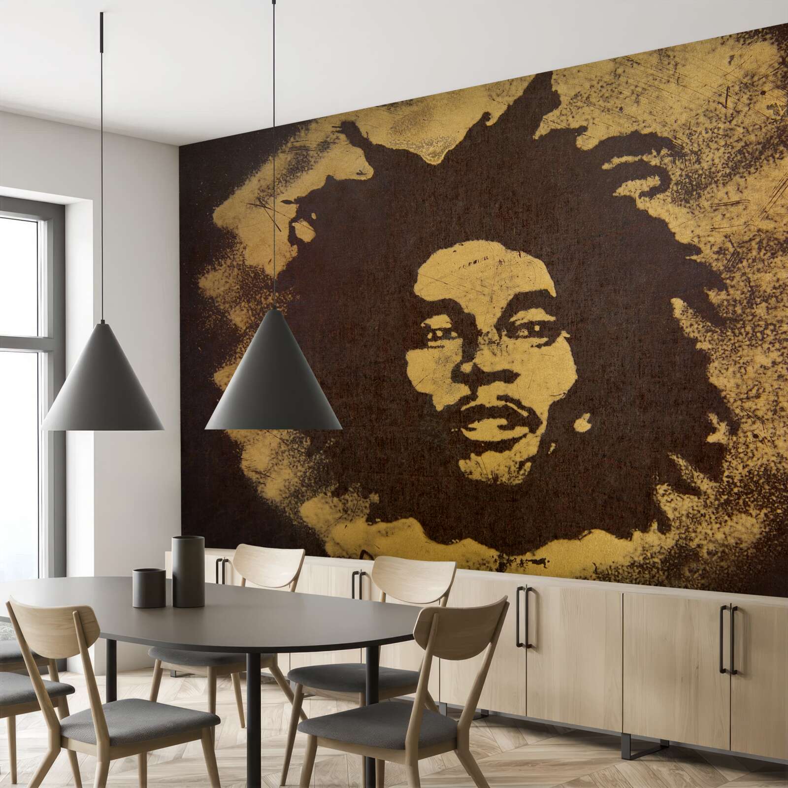 Fotobehang een man met Afrikaans kapsel zit op het zand