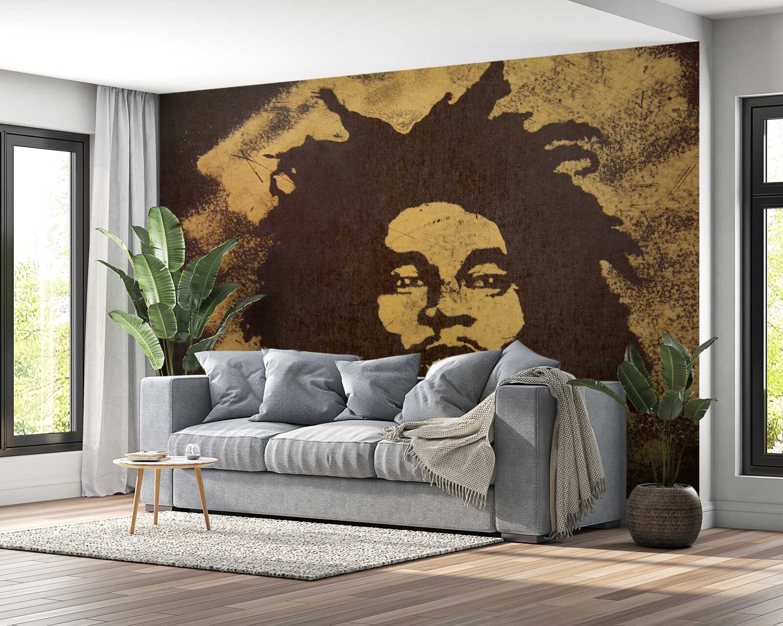 Fotobehang een man met Afrikaans kapsel zit op het zand