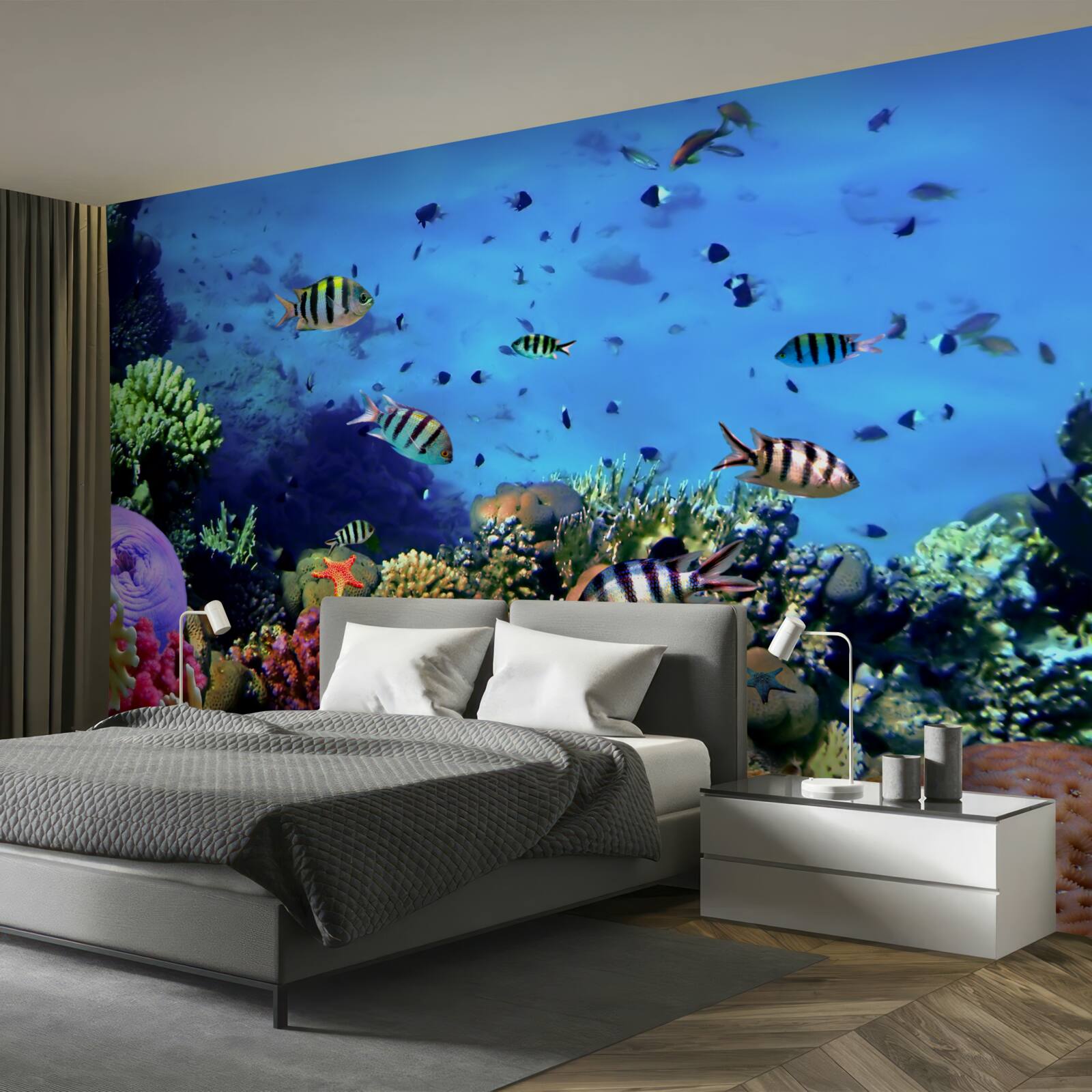 Fotobehang gestreepte vissen in de diepten van de oceaan