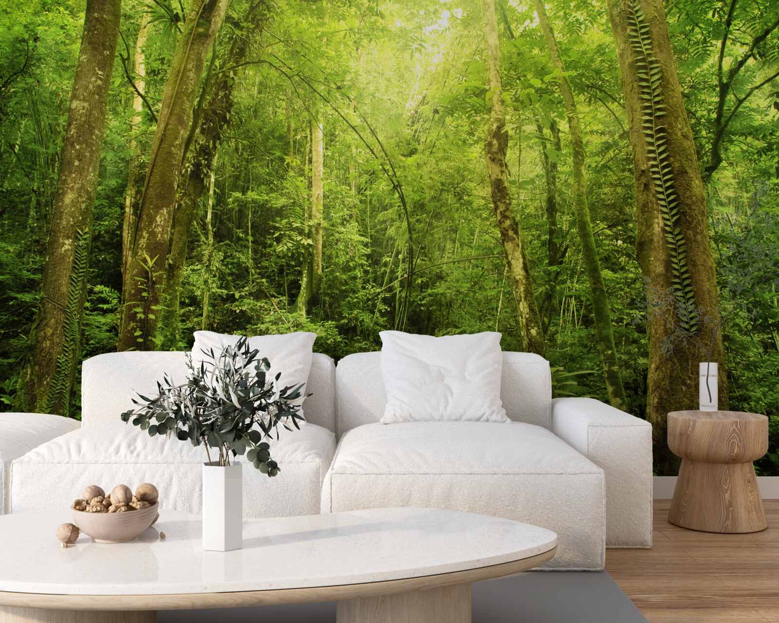 Fotobehang zonnestralen priemen door het dichte groene bos