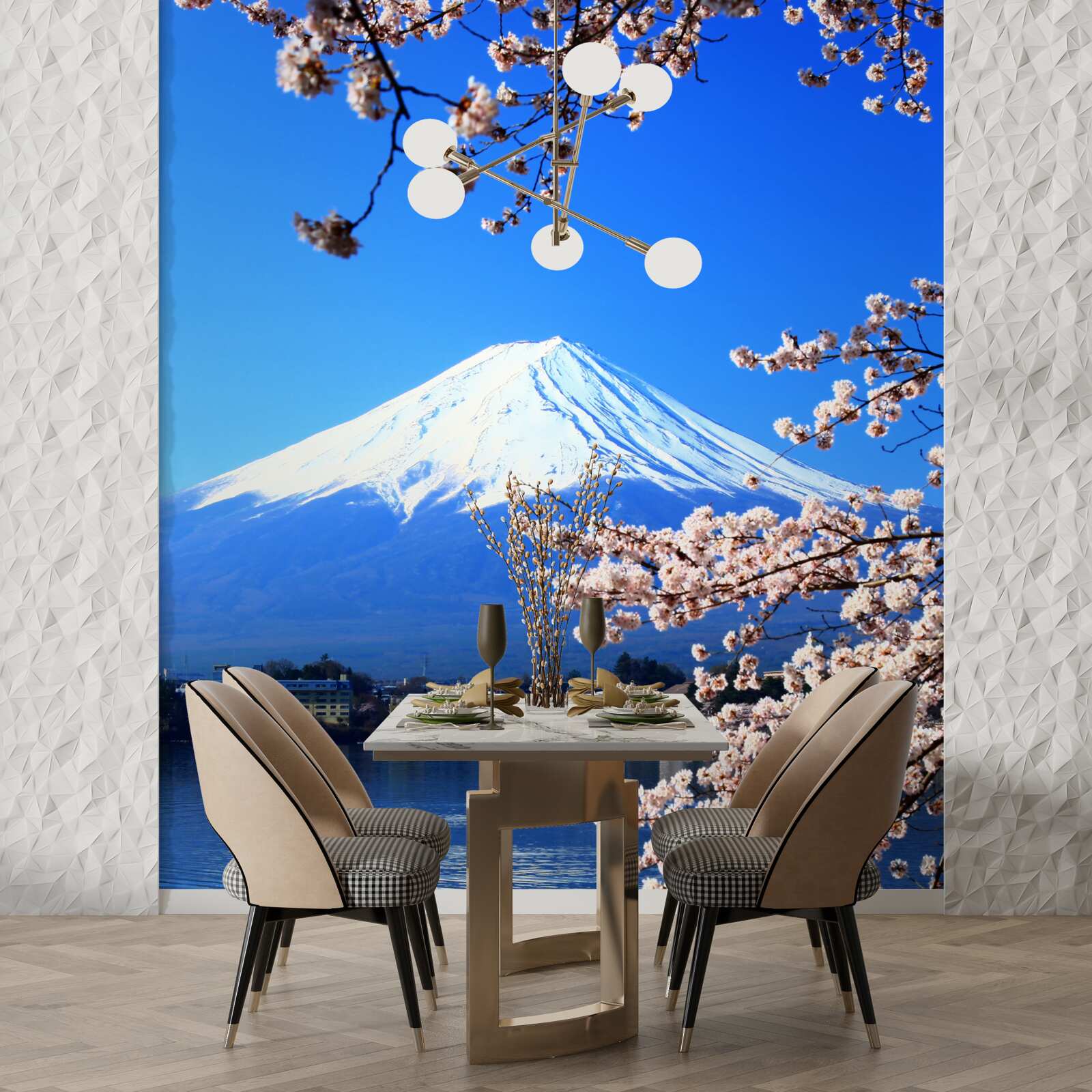 Fotobehang kersenbloesems op een achtergrond van een meer en een bergtop