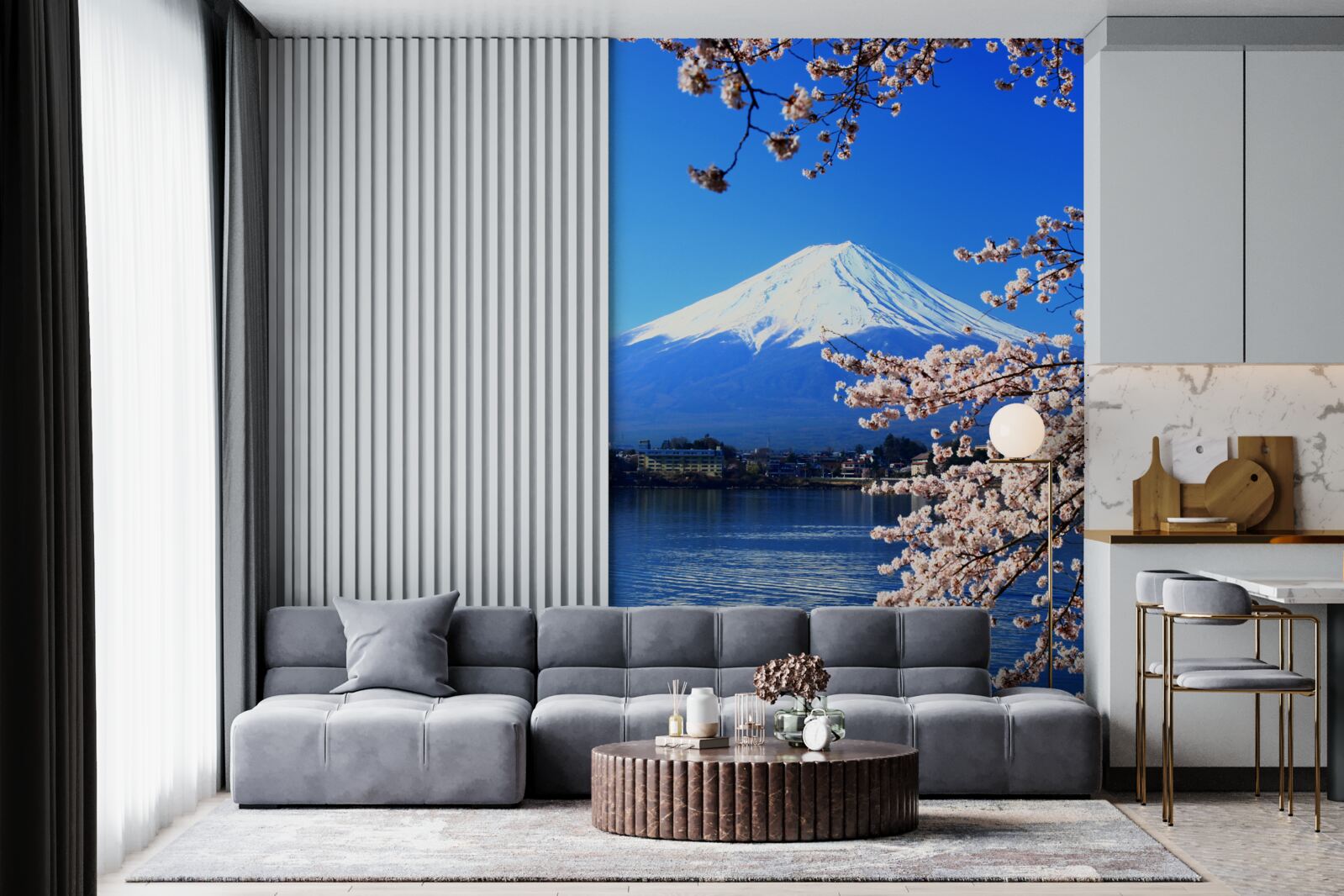 Fotobehang kersenbloesems op een achtergrond van een meer en een bergtop