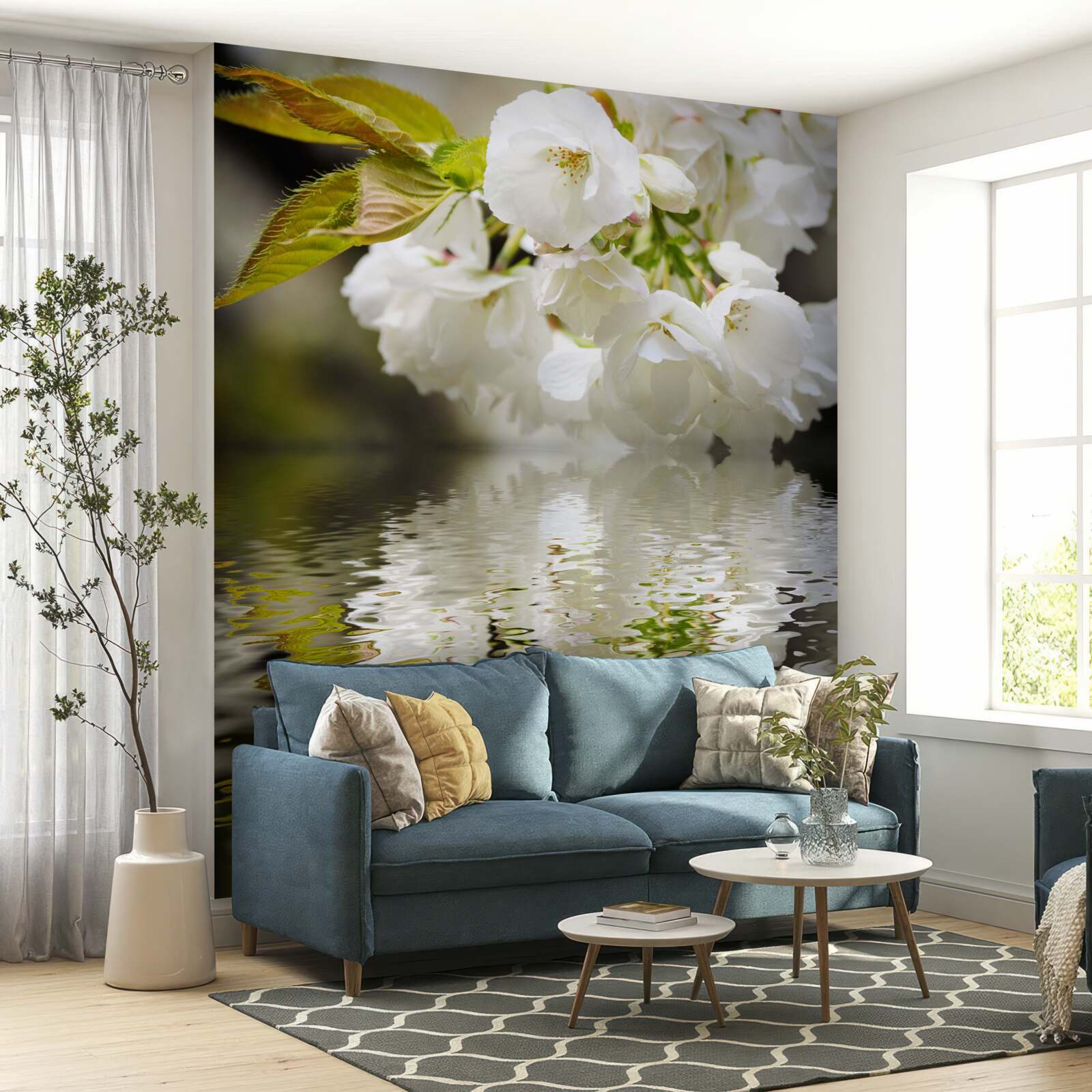 Fotobehang sakurabloemen in witte tinten leunen over het wateroppervlak