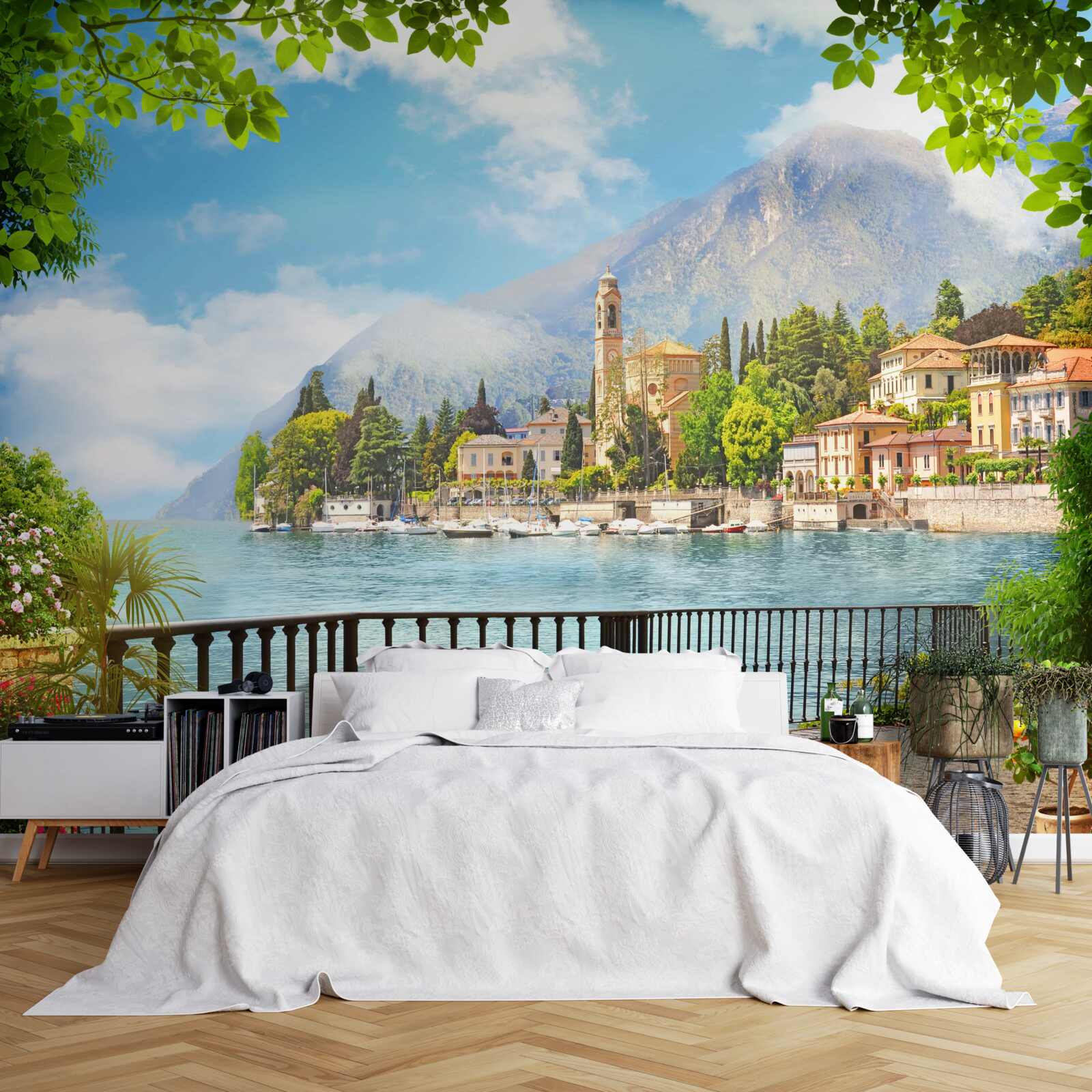 Fotobehang promenade met een panoramisch uitzicht op de historische stad en het berglandschap