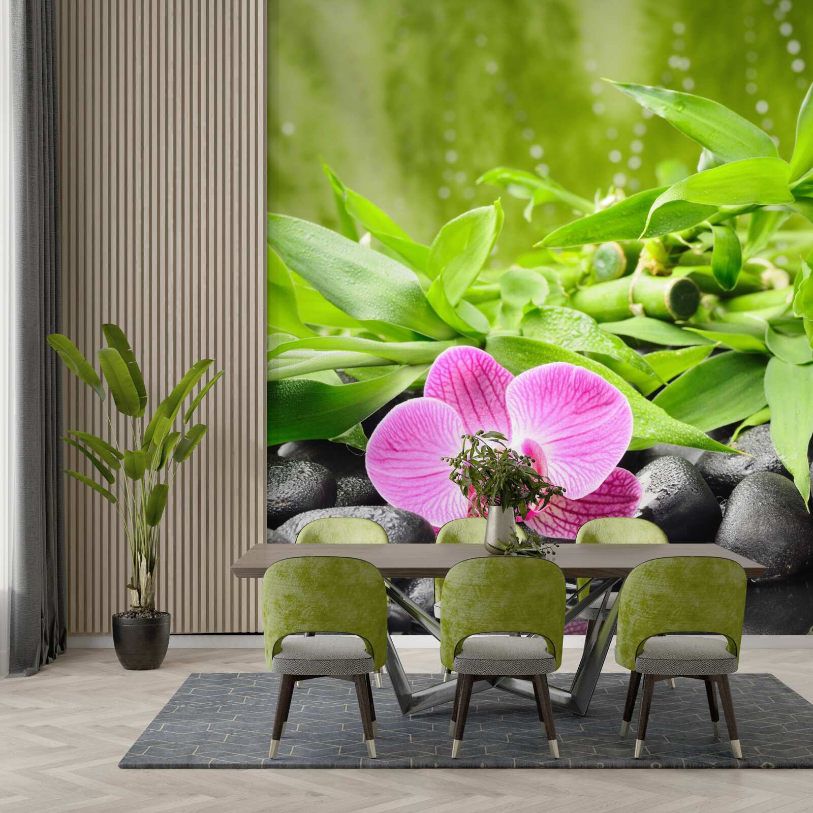 Fotobehang orchidee sierlijk geplaatst op een donkere steen bij het water