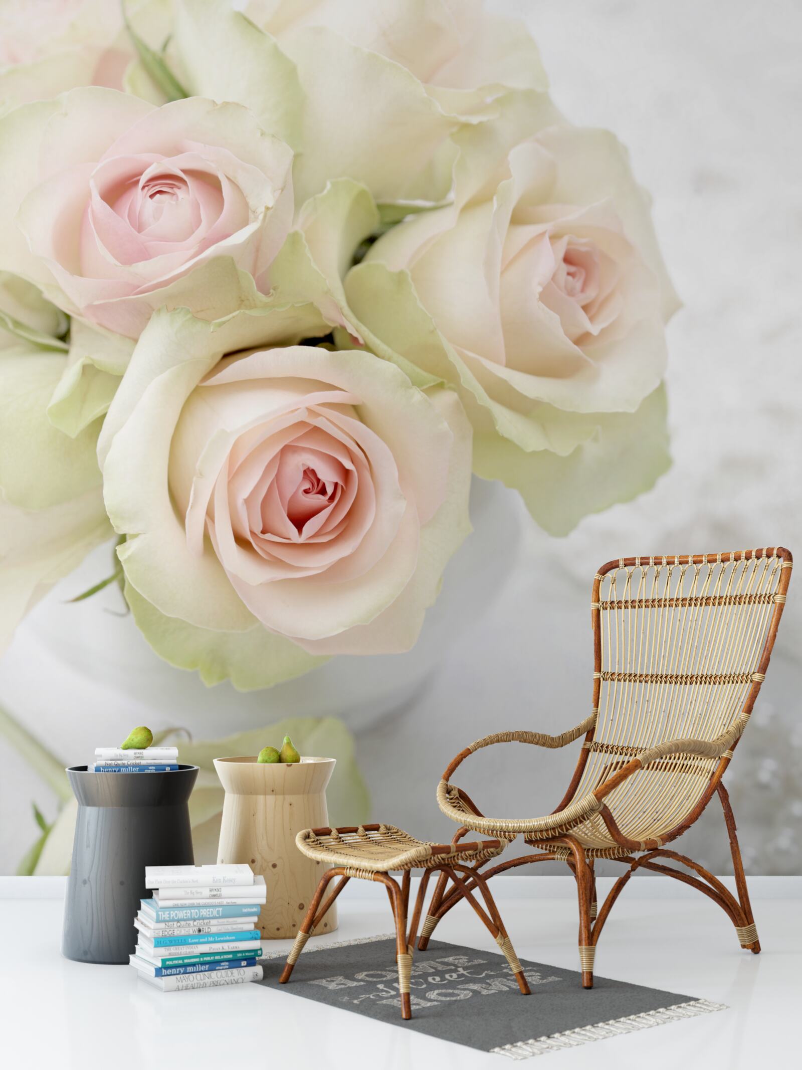 Fotobehang compositie van delicate lichtroze rozen en parels