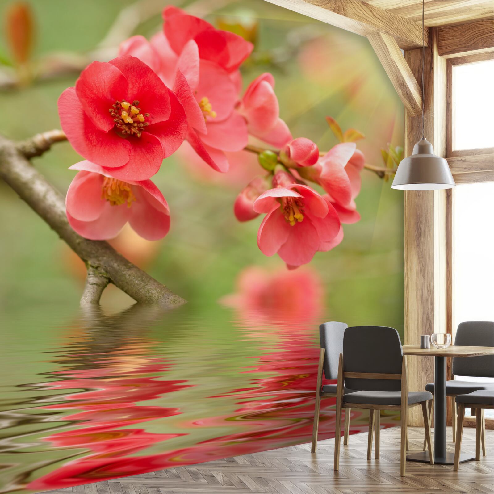 Fotobehang Scharlakenrode sakurabloesems glinsteren boven het water op een zonnige dag