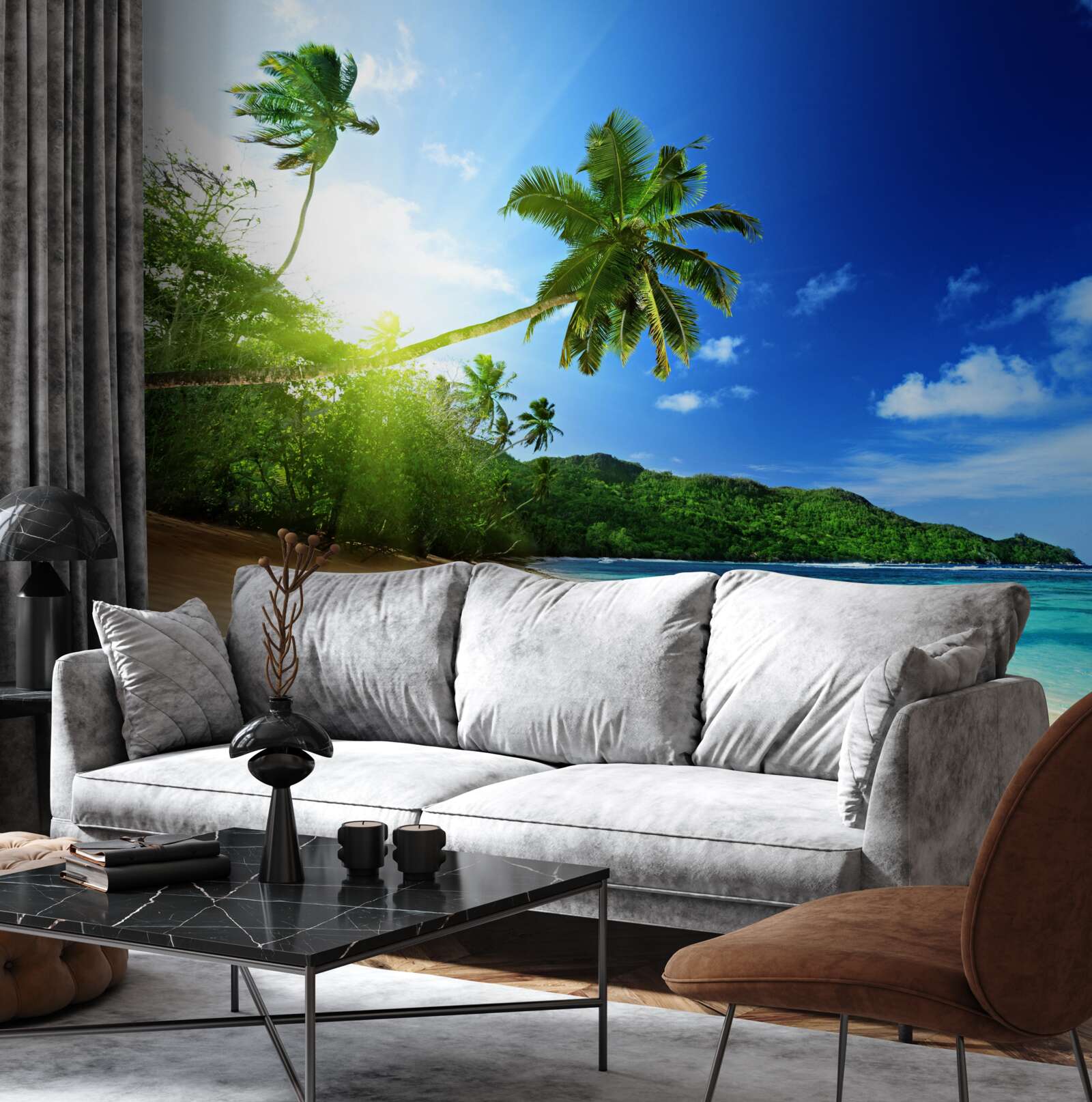 Fotobehang stralen van de opkomende zon verlichten de tropische kust van de