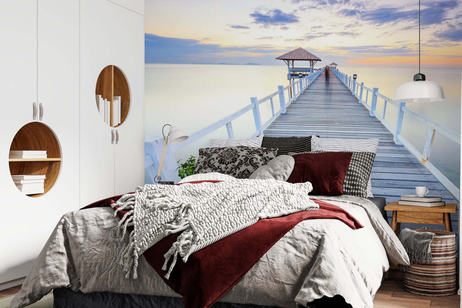 Fotobehang pier met een gazebo over het water bij zonsopgang, waar menigeen