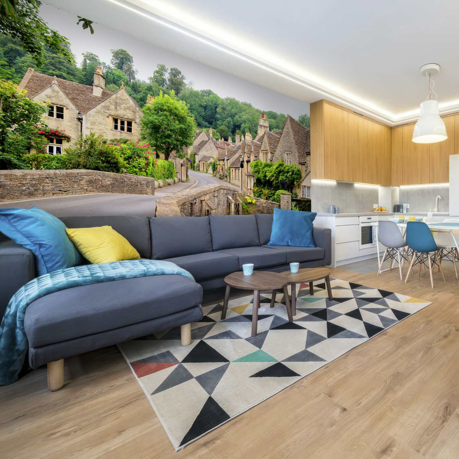 Fotobehang oude gebouwen met groene mosbedekking en brug