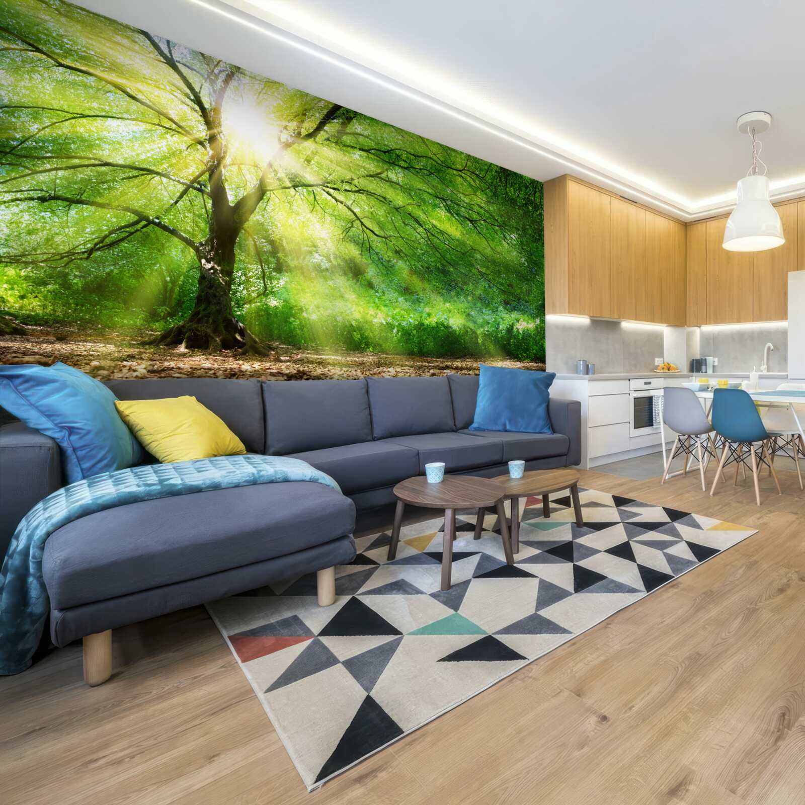 Fotobehang lichte zonnestralen breken door de weelderige boomkruinen