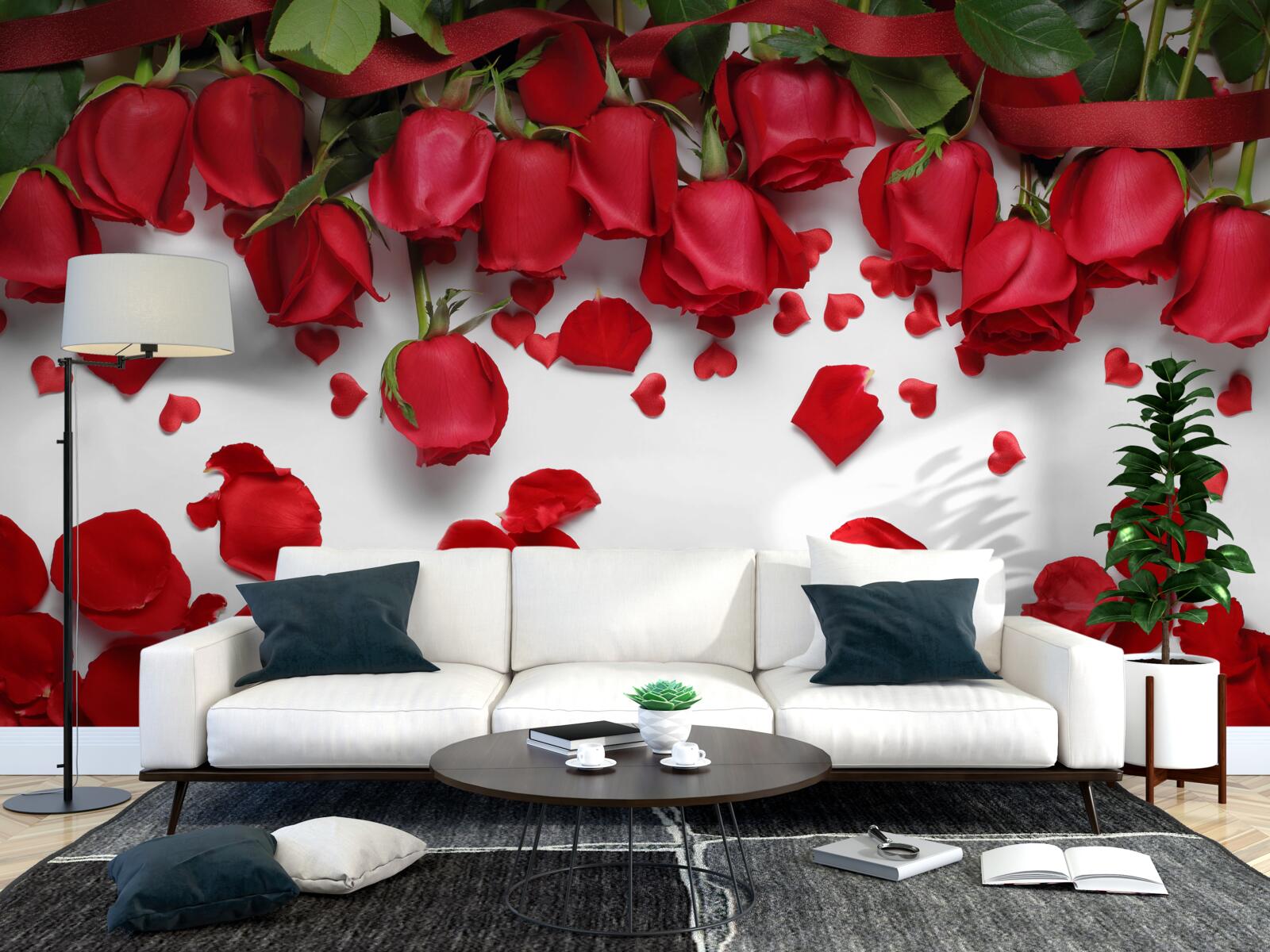 Fotobehang bloemblaadjes vallen van rode en scharlakenrode rozen