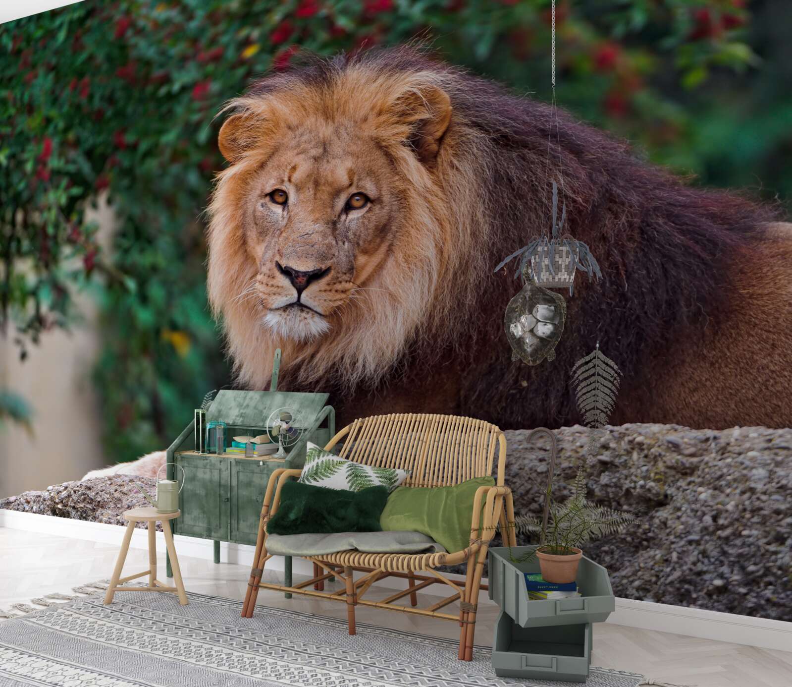 Fotobehang een volwassen leeuw zit op een rots en wacht op een leeuwin