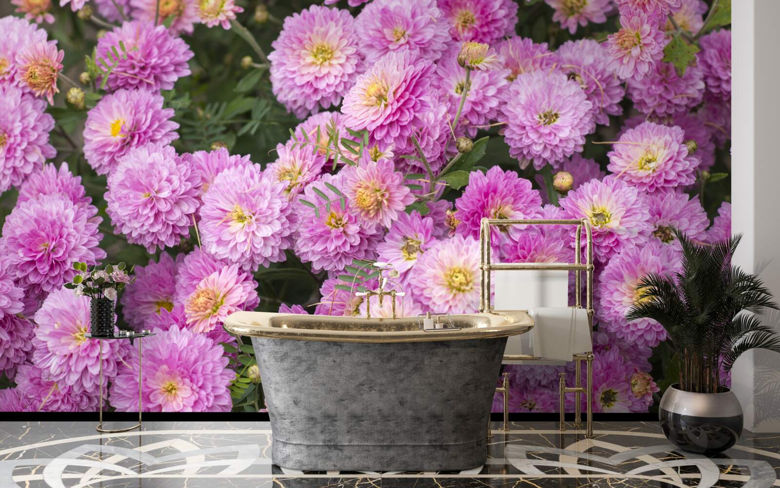 Fotobehang prachtige gerbera's met heldere lila margrieten